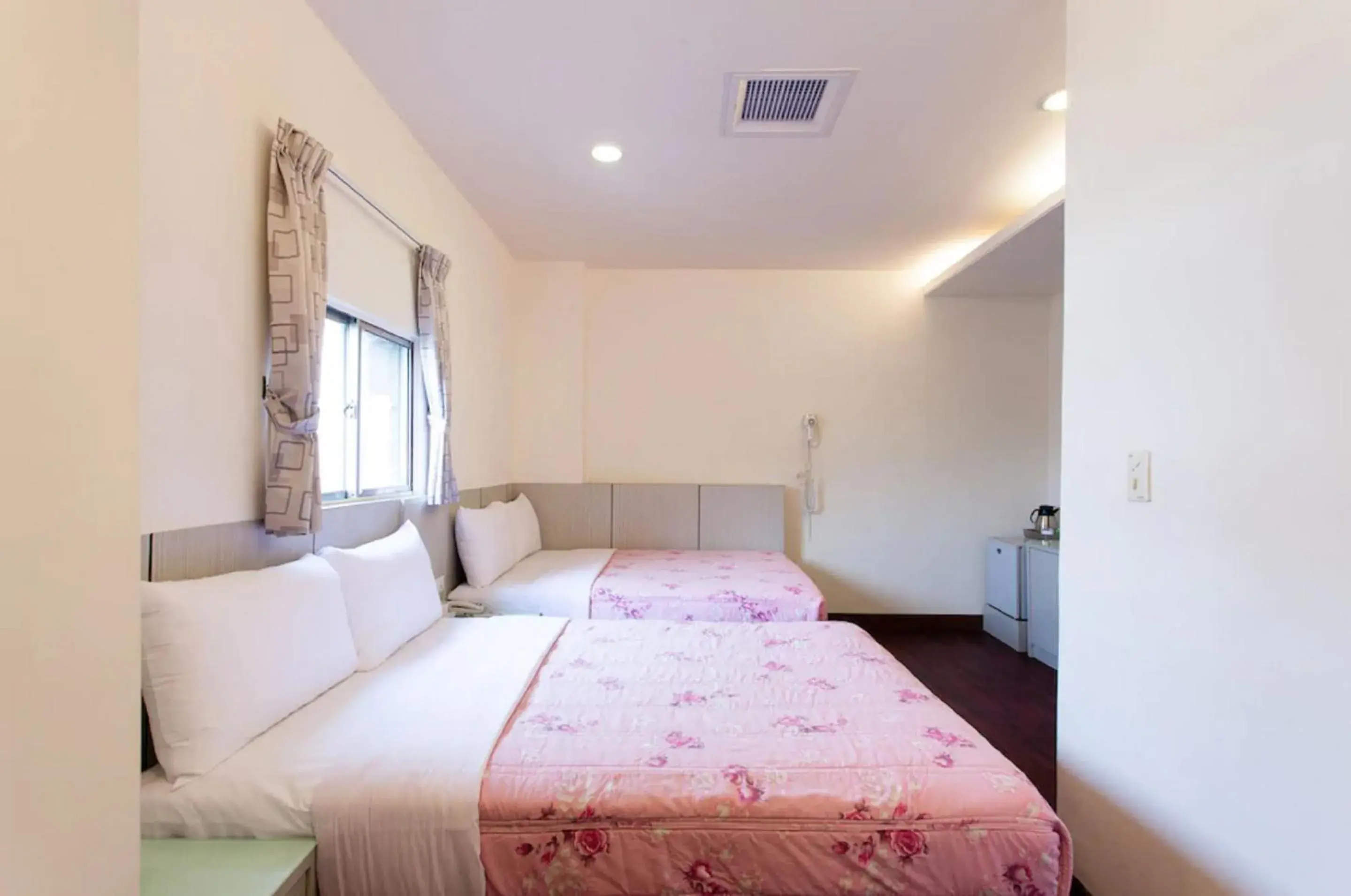 Family Room (4 Adults) in Ruei Gung Business Hotel Kaohsiung Family Room (4 Adults) in Ruei Gung Business Hotel Kaohsiung