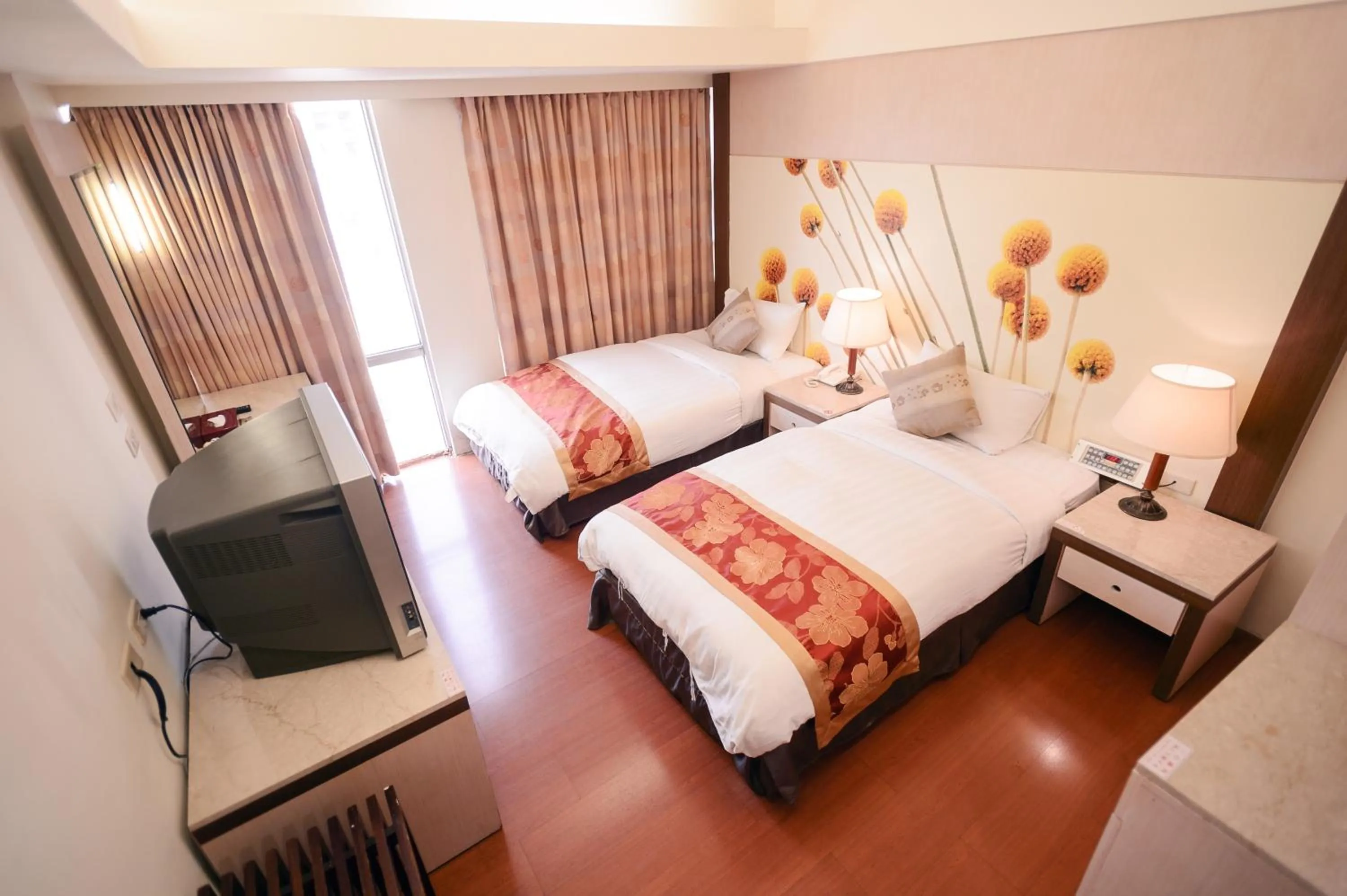 Photo of the whole room, Bed in Waugh Den Business Hotel