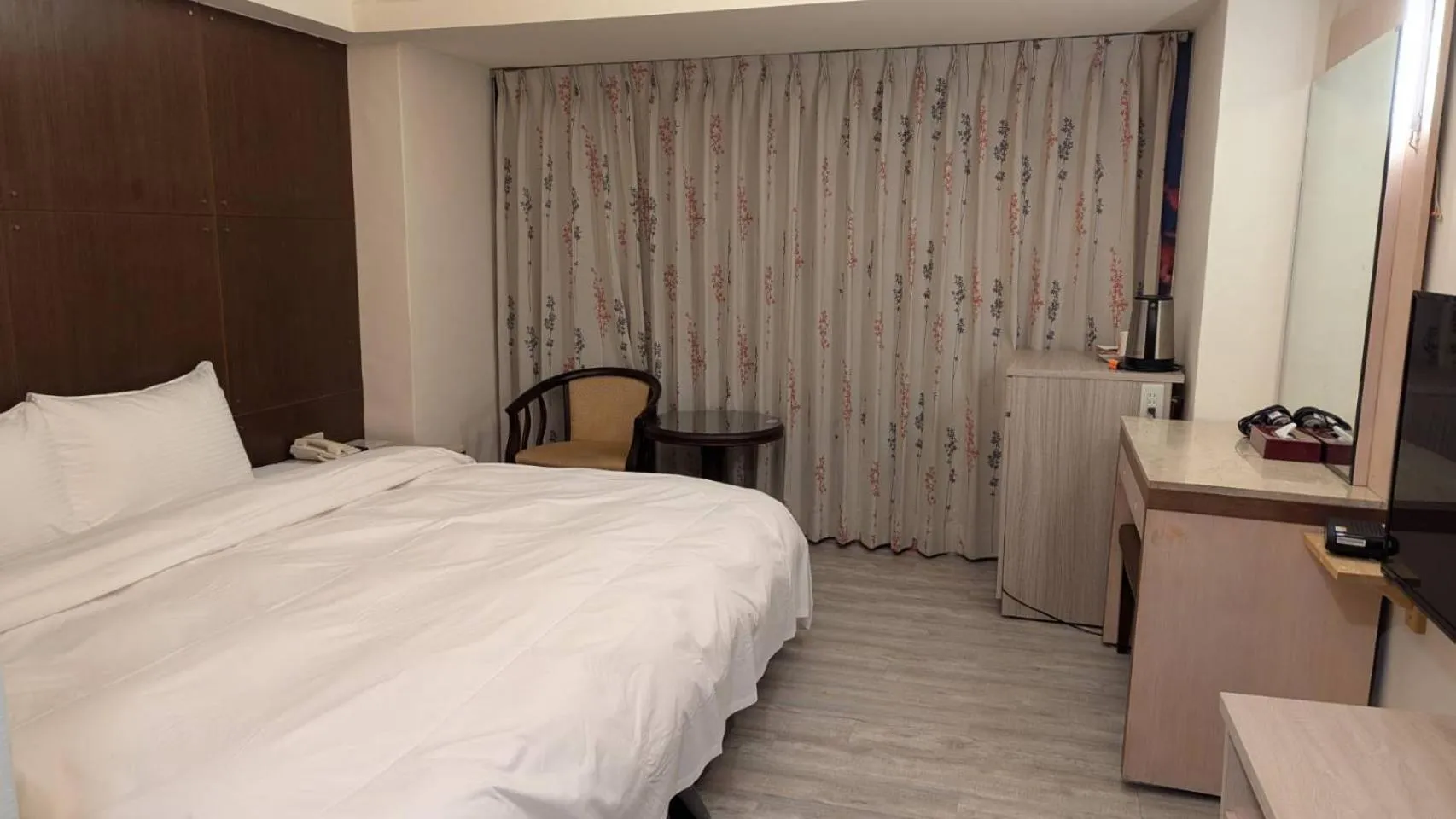 Bed in Waugh Den Business Hotel