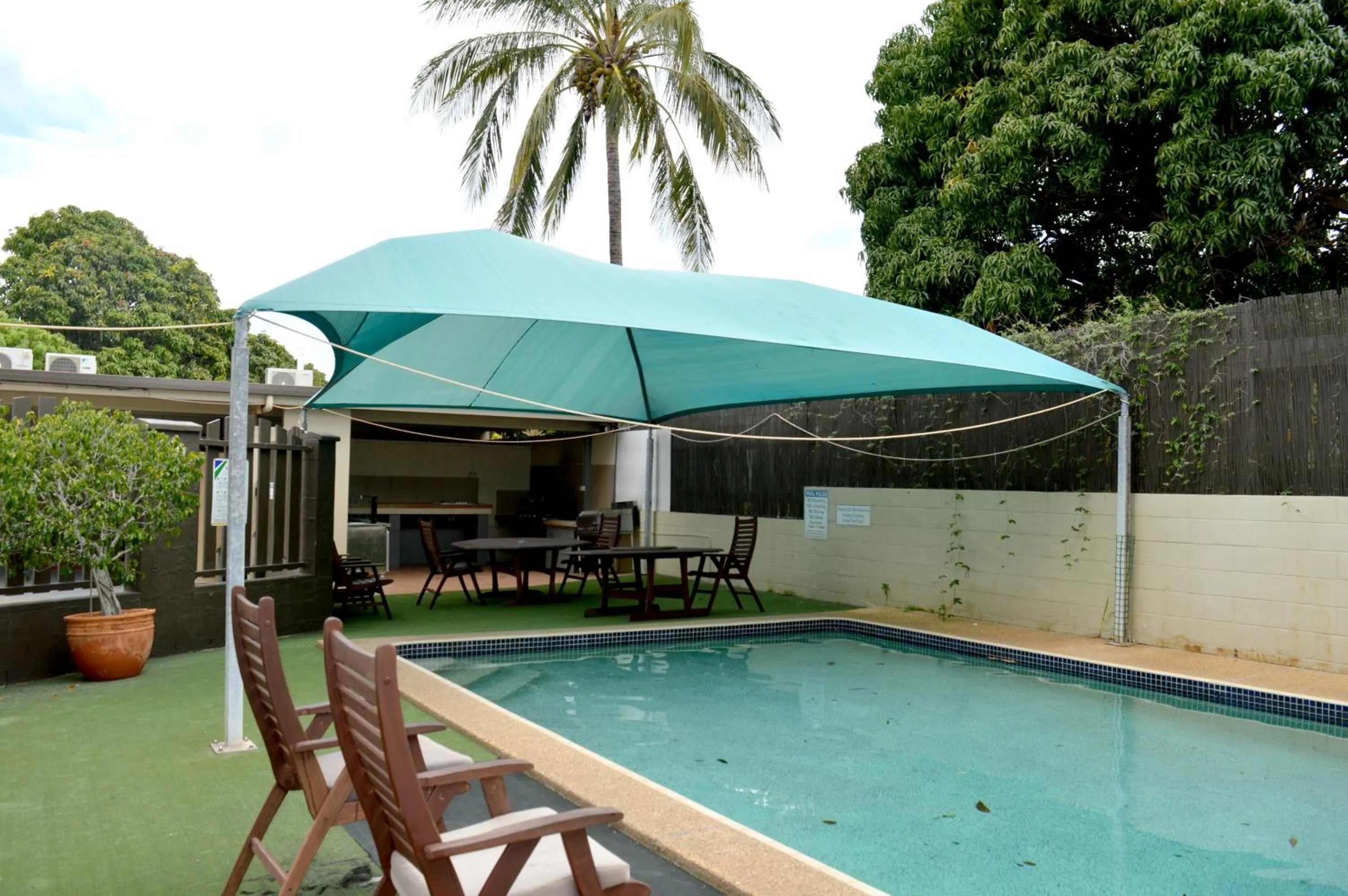 Patio in Mid City Motor Inn