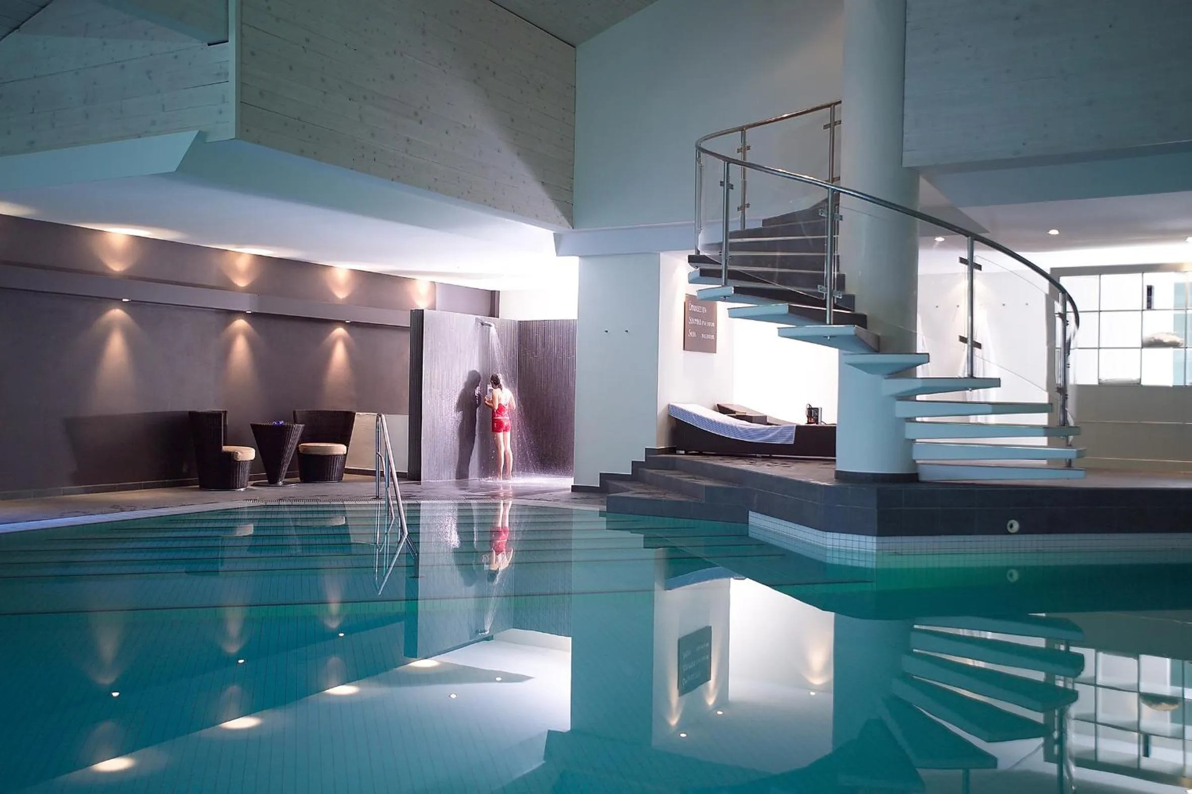 Swimming pool in HUUS Gstaad