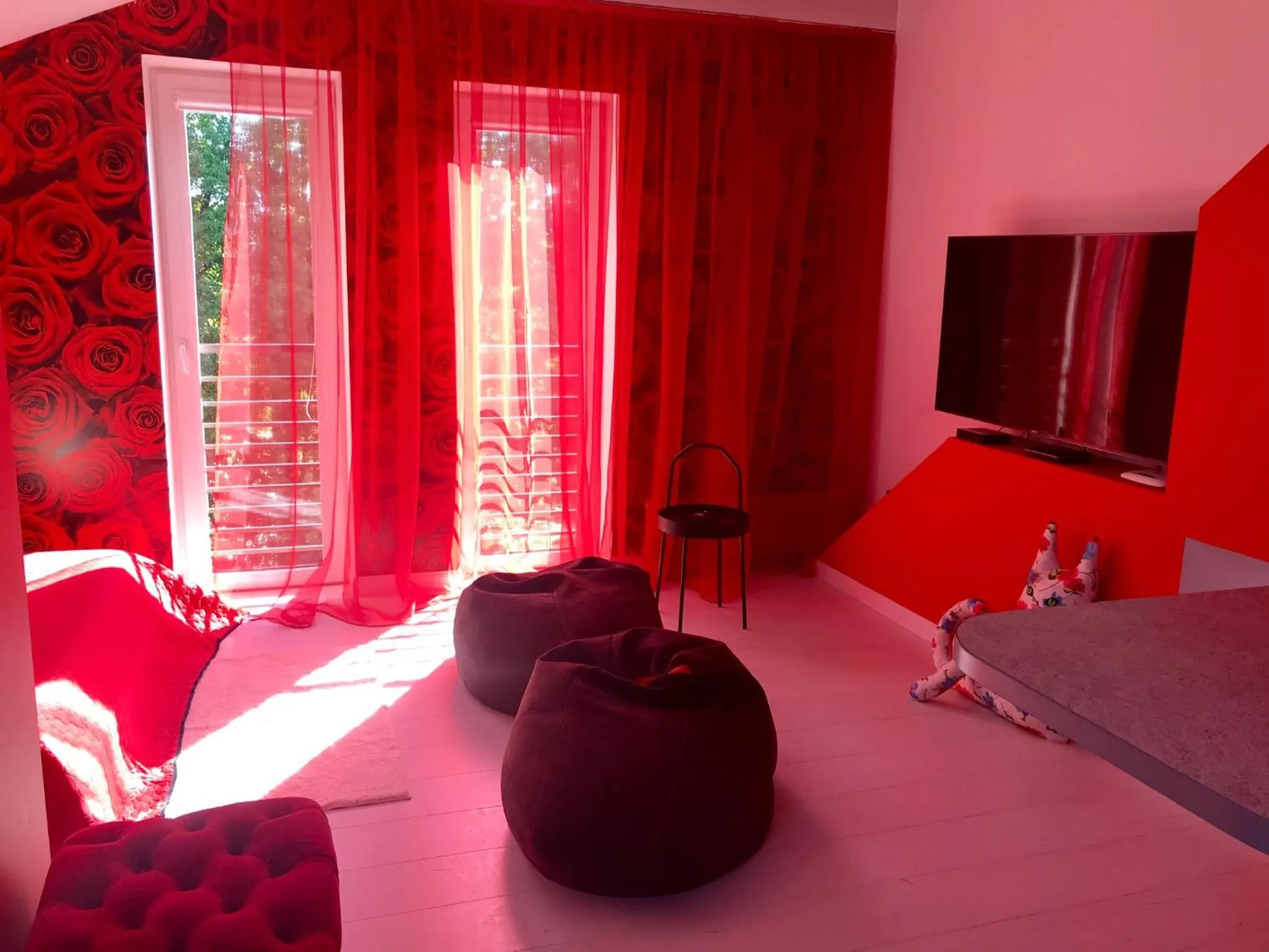 Day, Bed in Rožu romantika