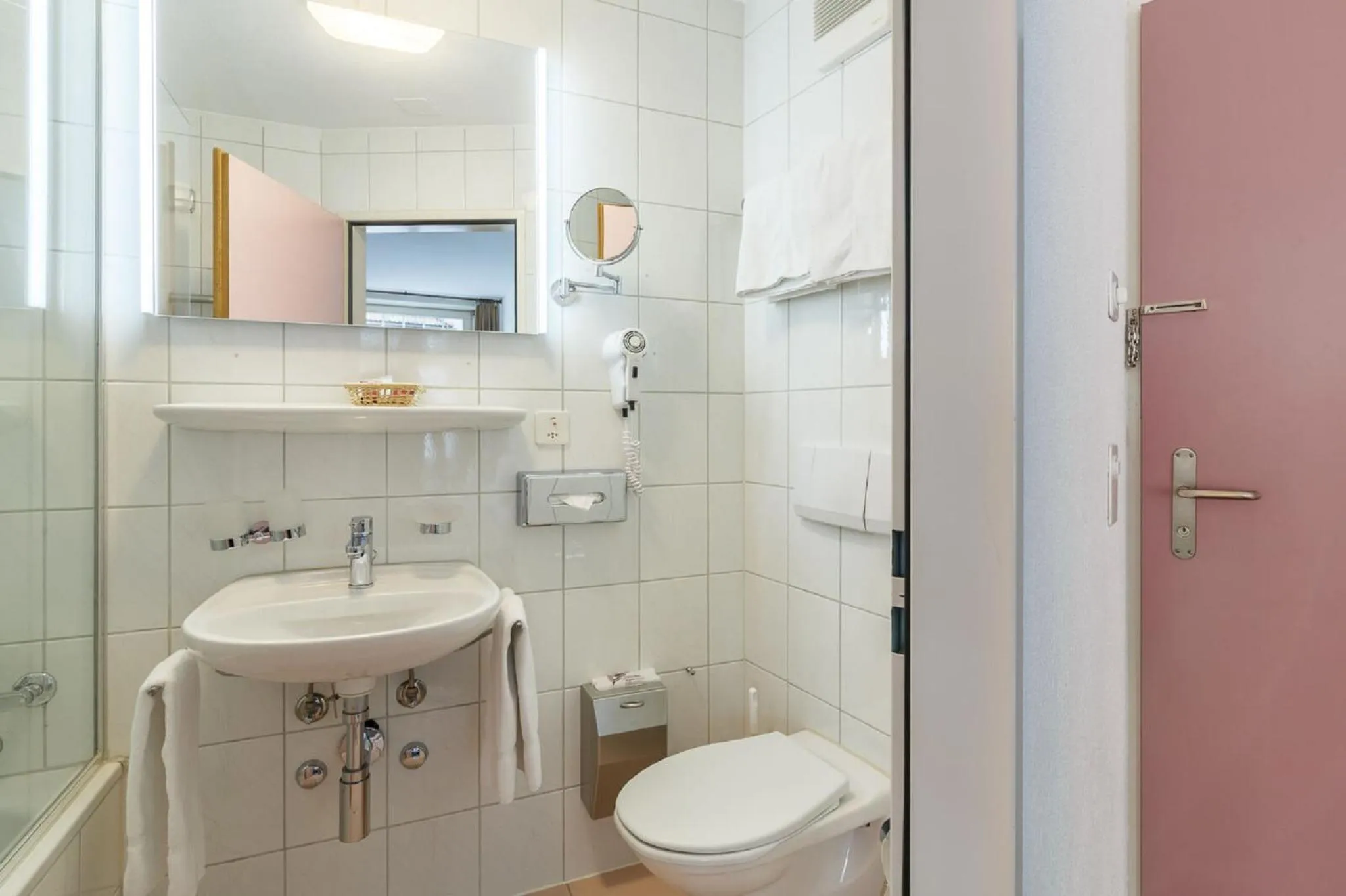 Bathroom in Hotel Drei Könige Luzern