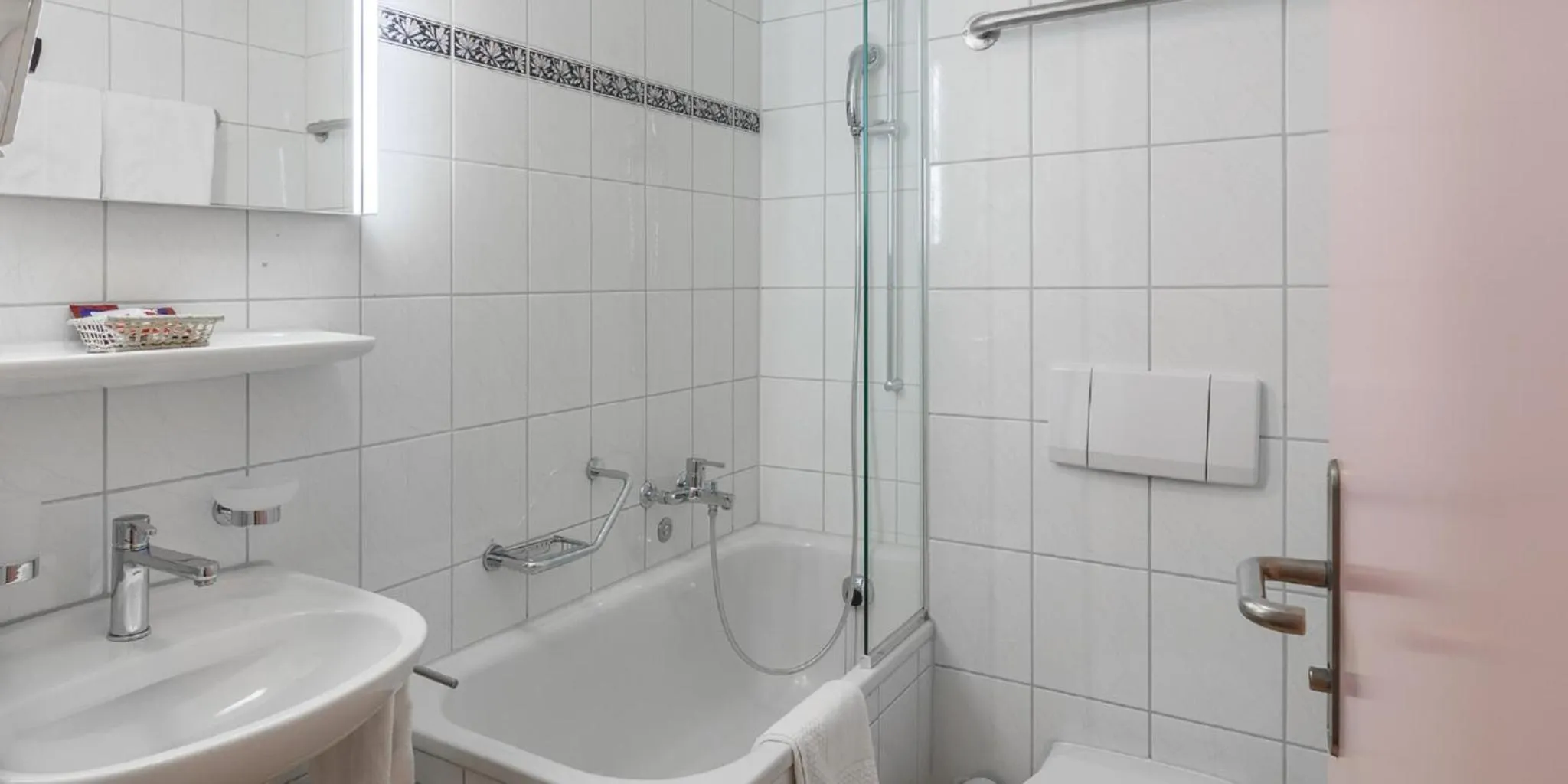 Bathroom in Hotel Drei Könige Luzern