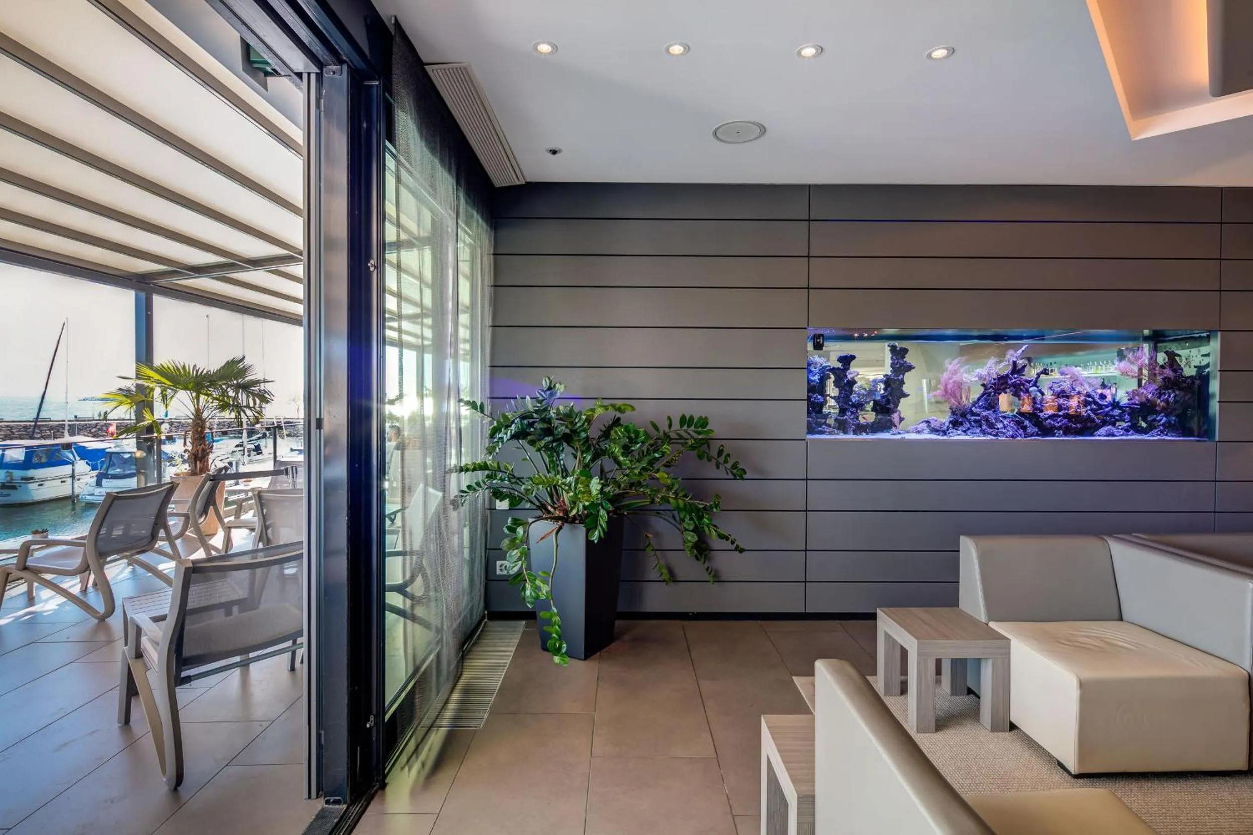 Restaurant/places to eat in Hotel Beaulac