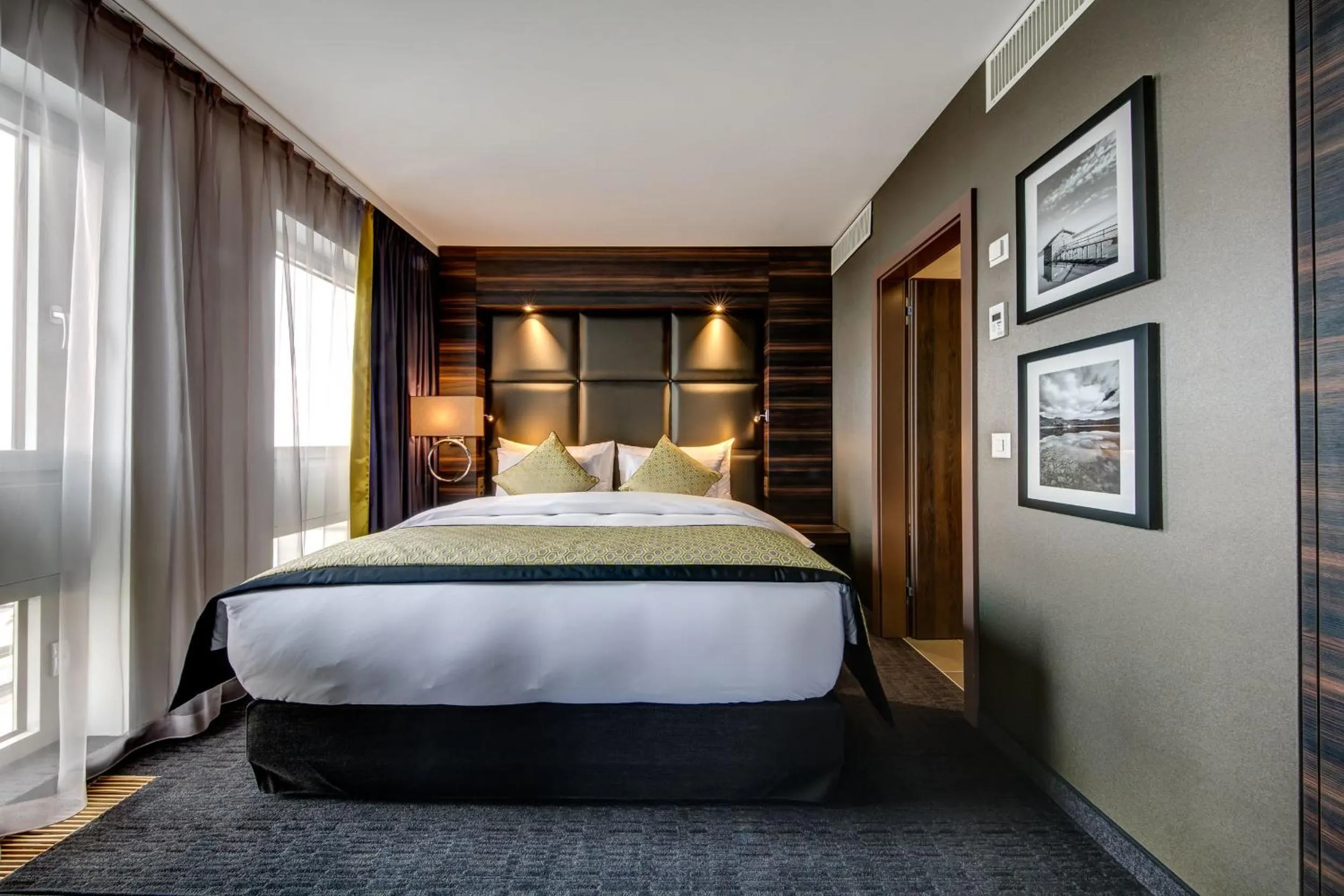 Bed in Hotel Beaulac