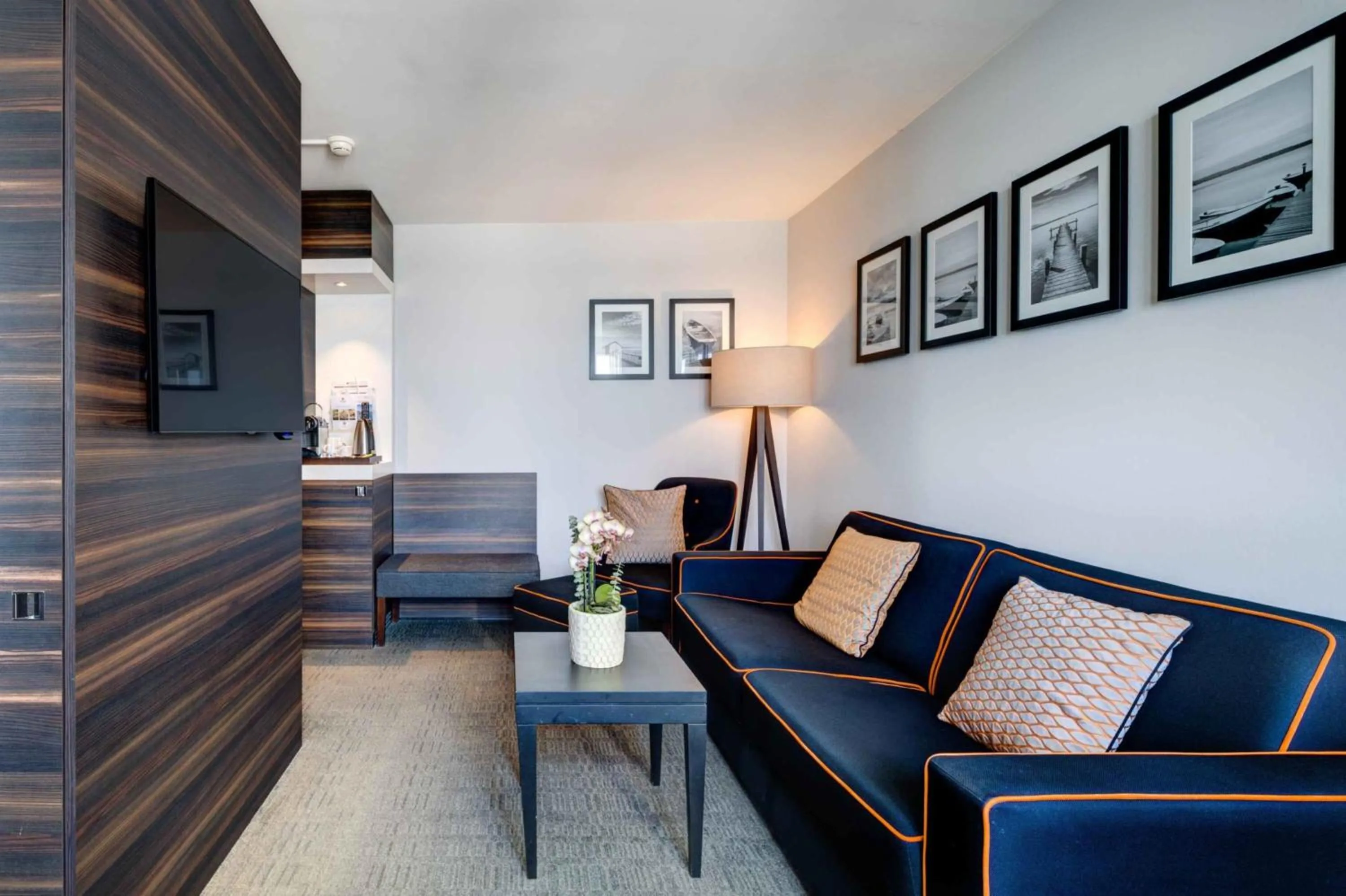 Junior Suite with Lake View in Hotel Beaulac