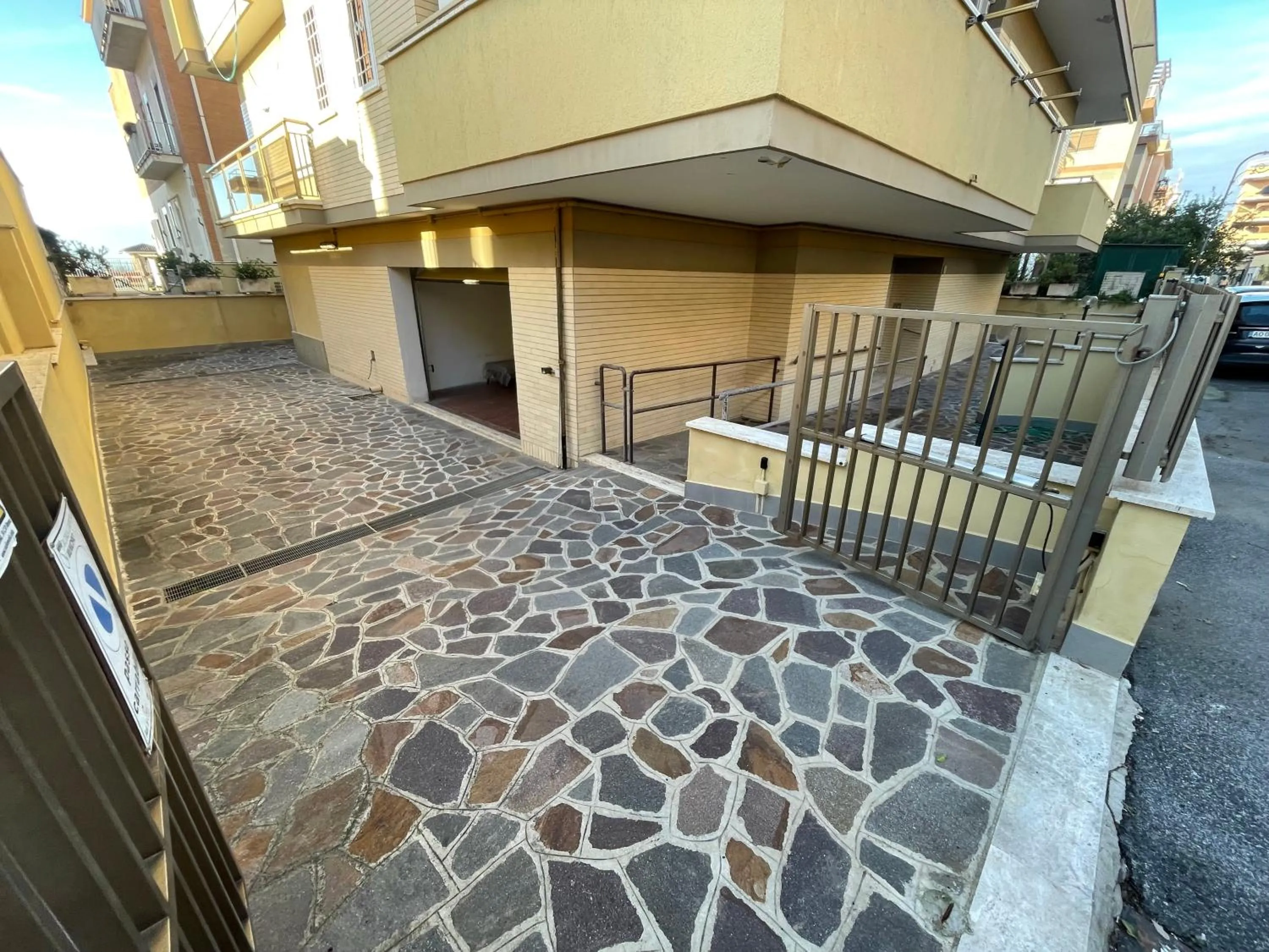 Facade/entrance in Appartamento Via dei Fabbri Navali