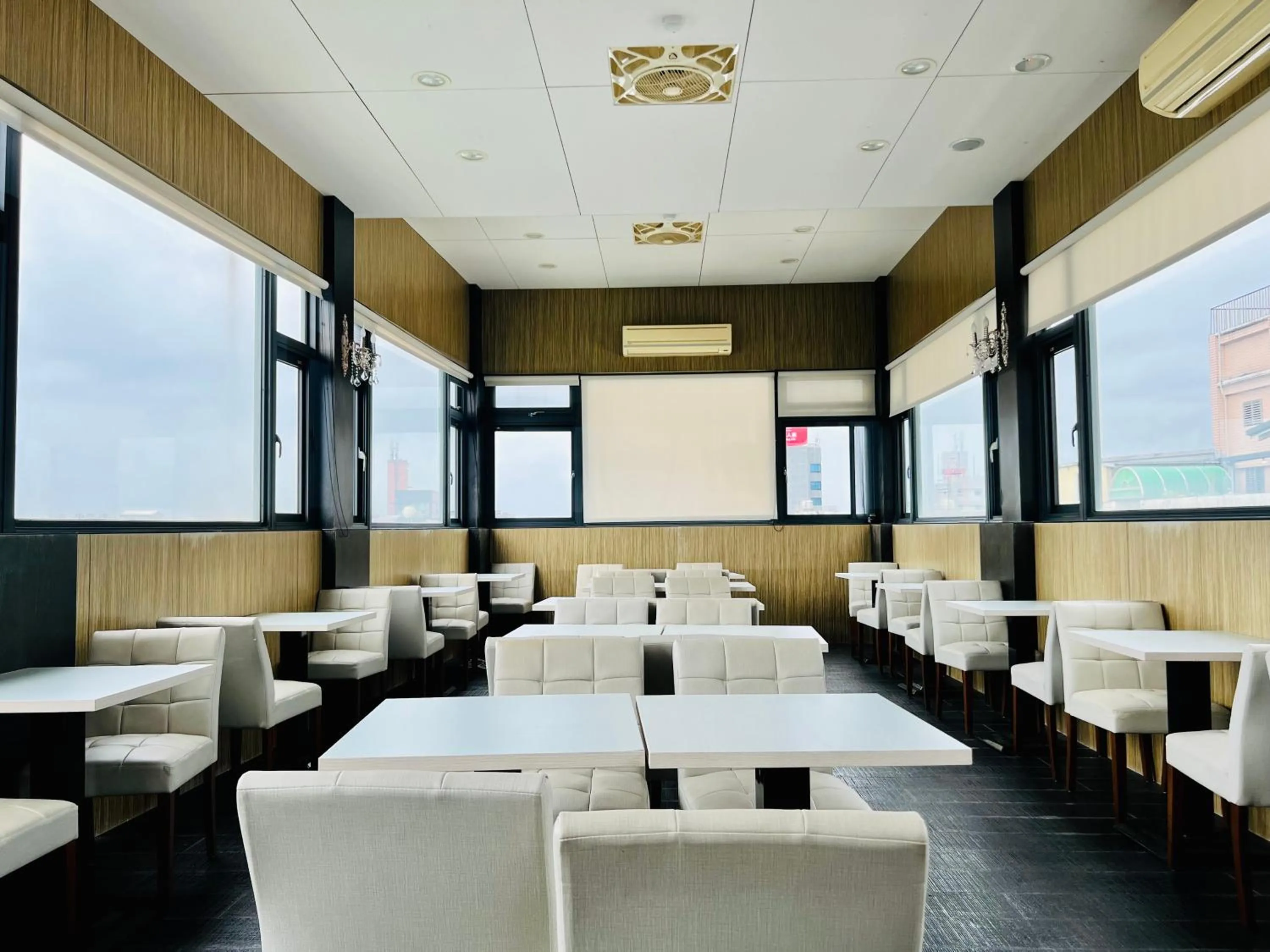 Restaurant/places to eat in Mucha Boutique Hotel