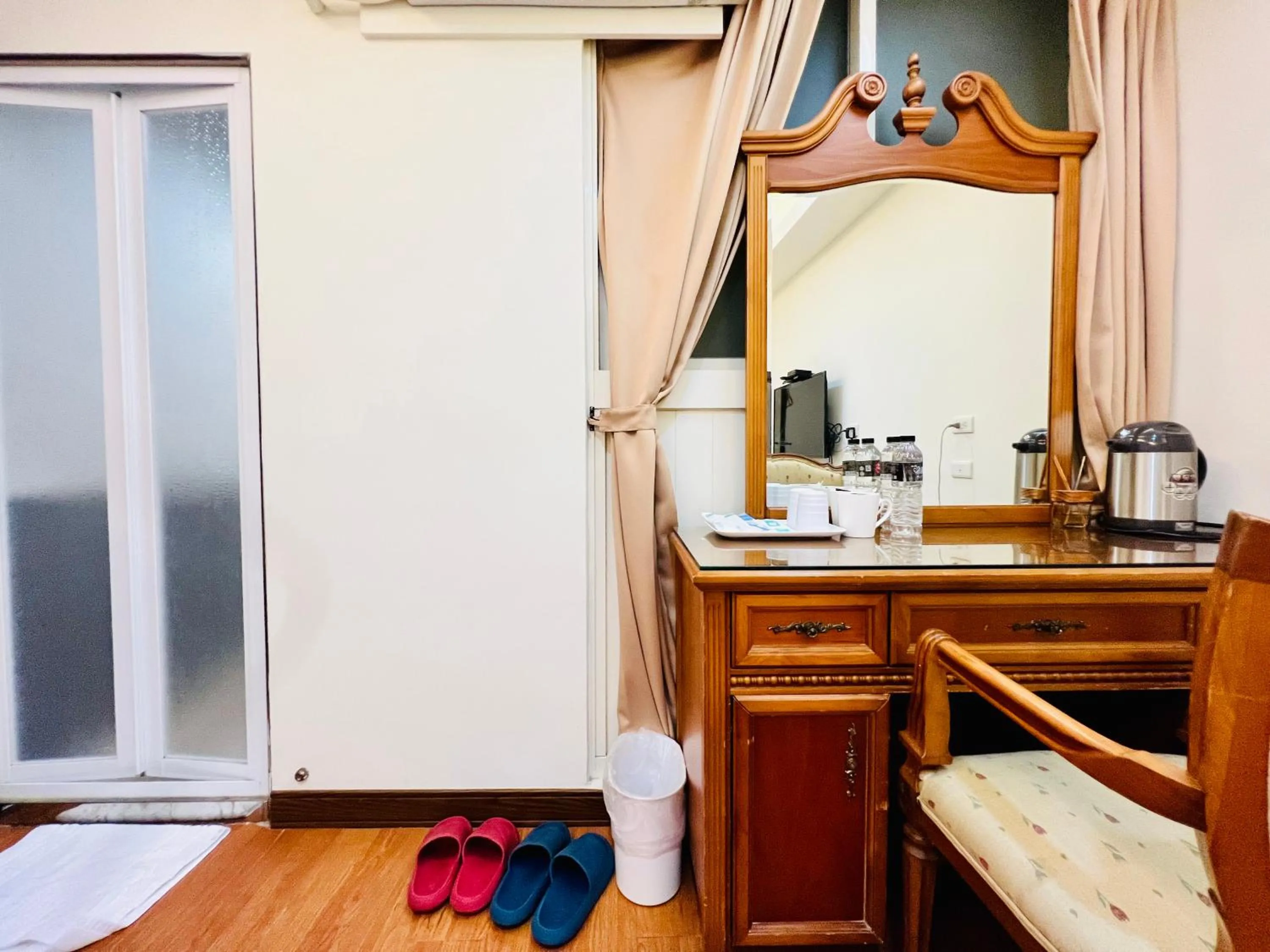 Photo of the whole room, Bed in Mucha Boutique Hotel