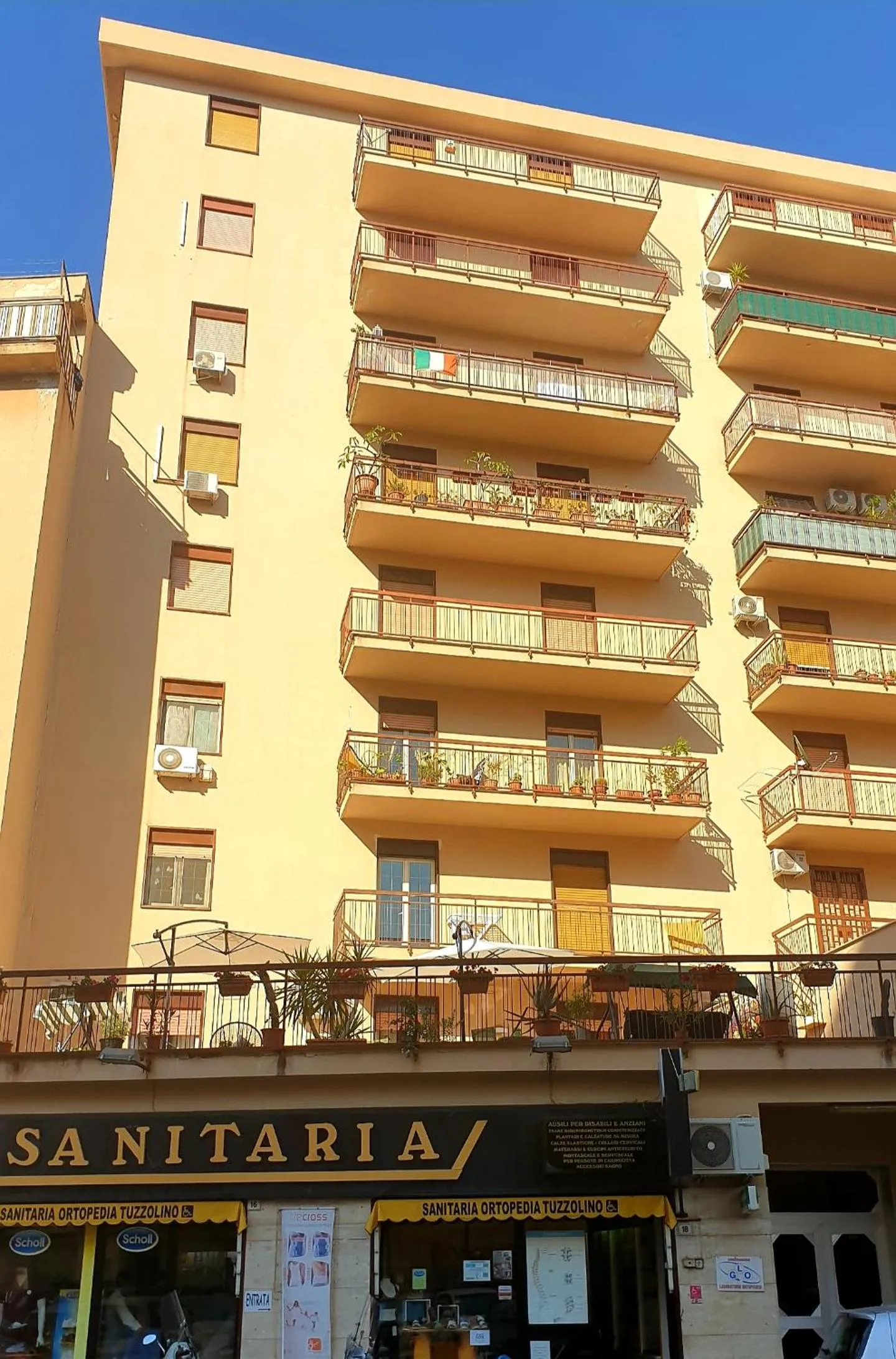 Facade/entrance in Civico 20