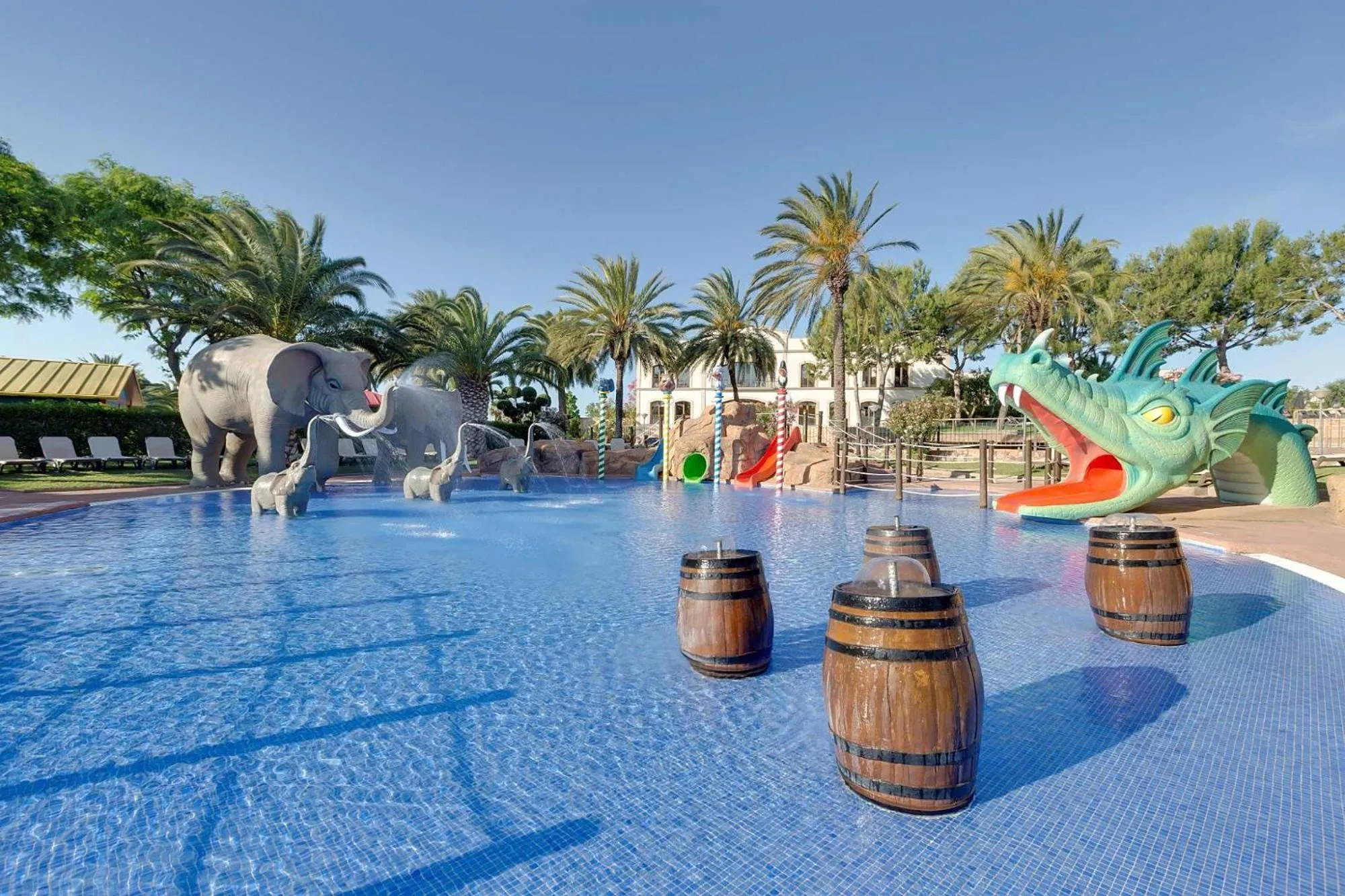 Swimming pool in Cambrils Park Resort
