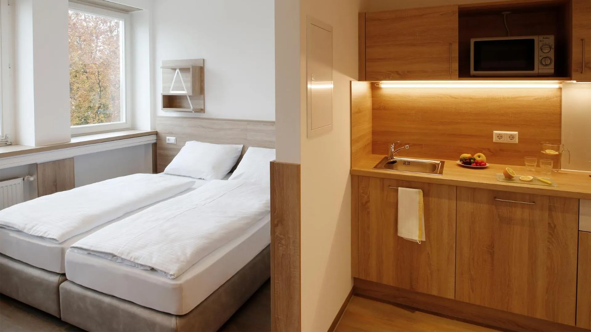 Kitchen or kitchenette, Bed in A2 Boarding House Memmingen