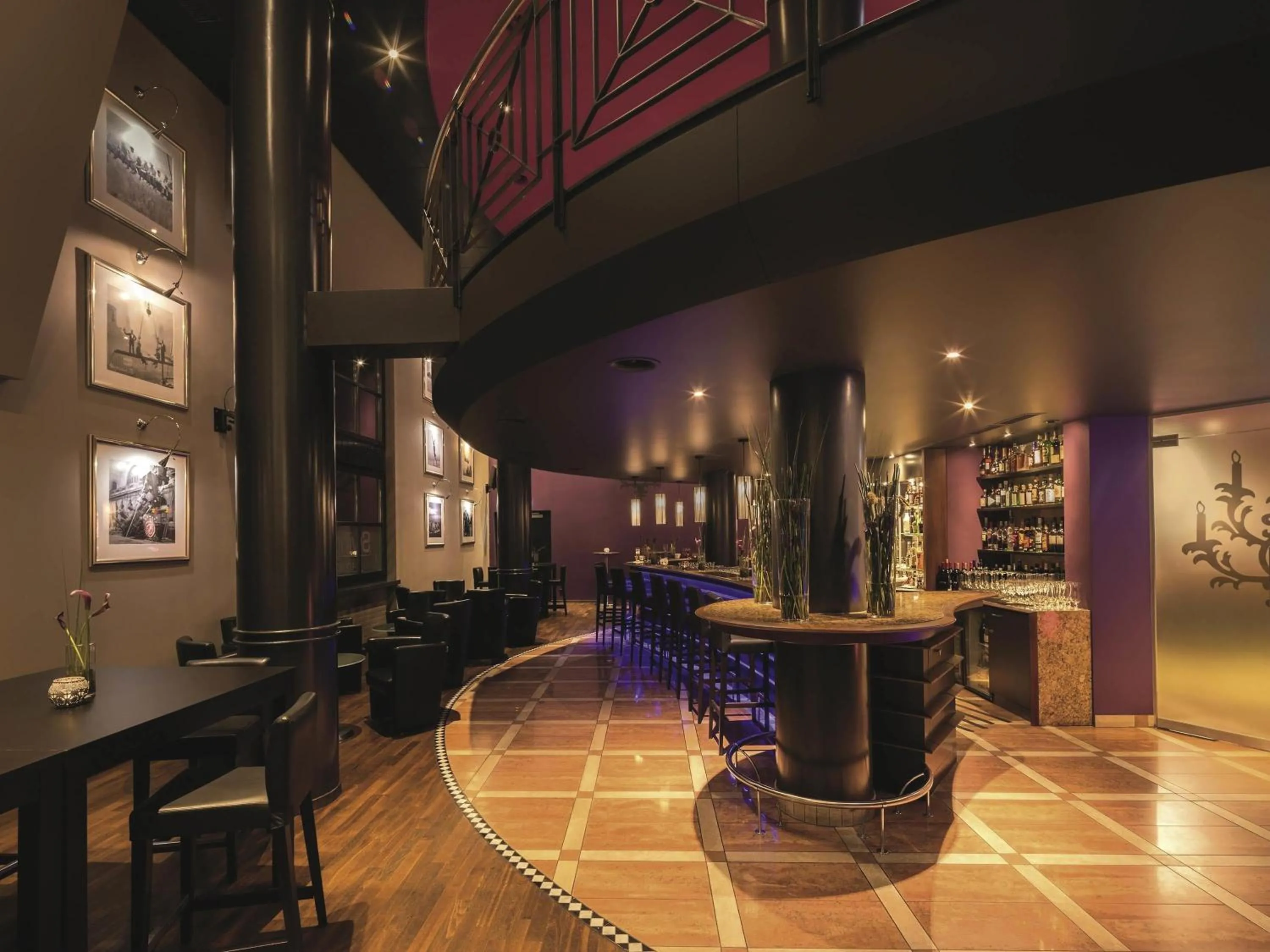 Lounge or bar in Mövenpick Hotel Zürich-Regensdorf