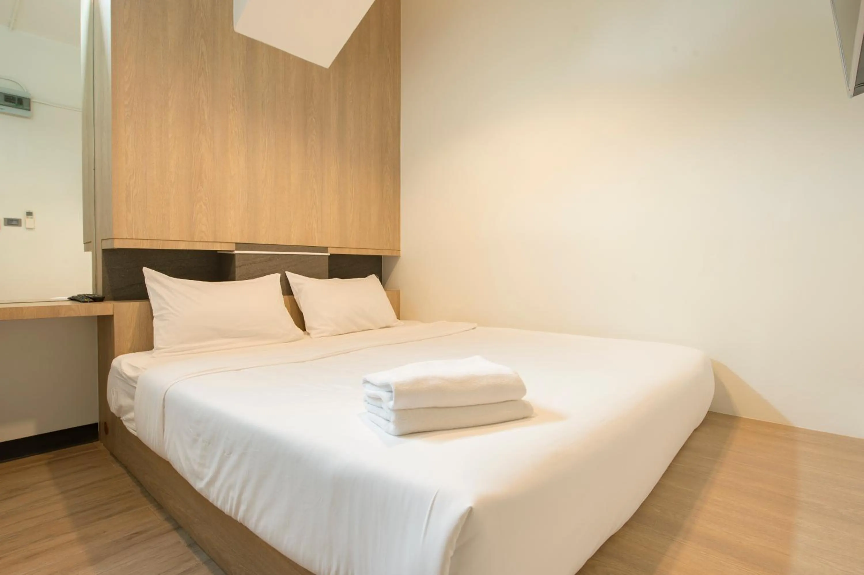 Photo of the whole room, Bed in T Hostel @ Victory Monument