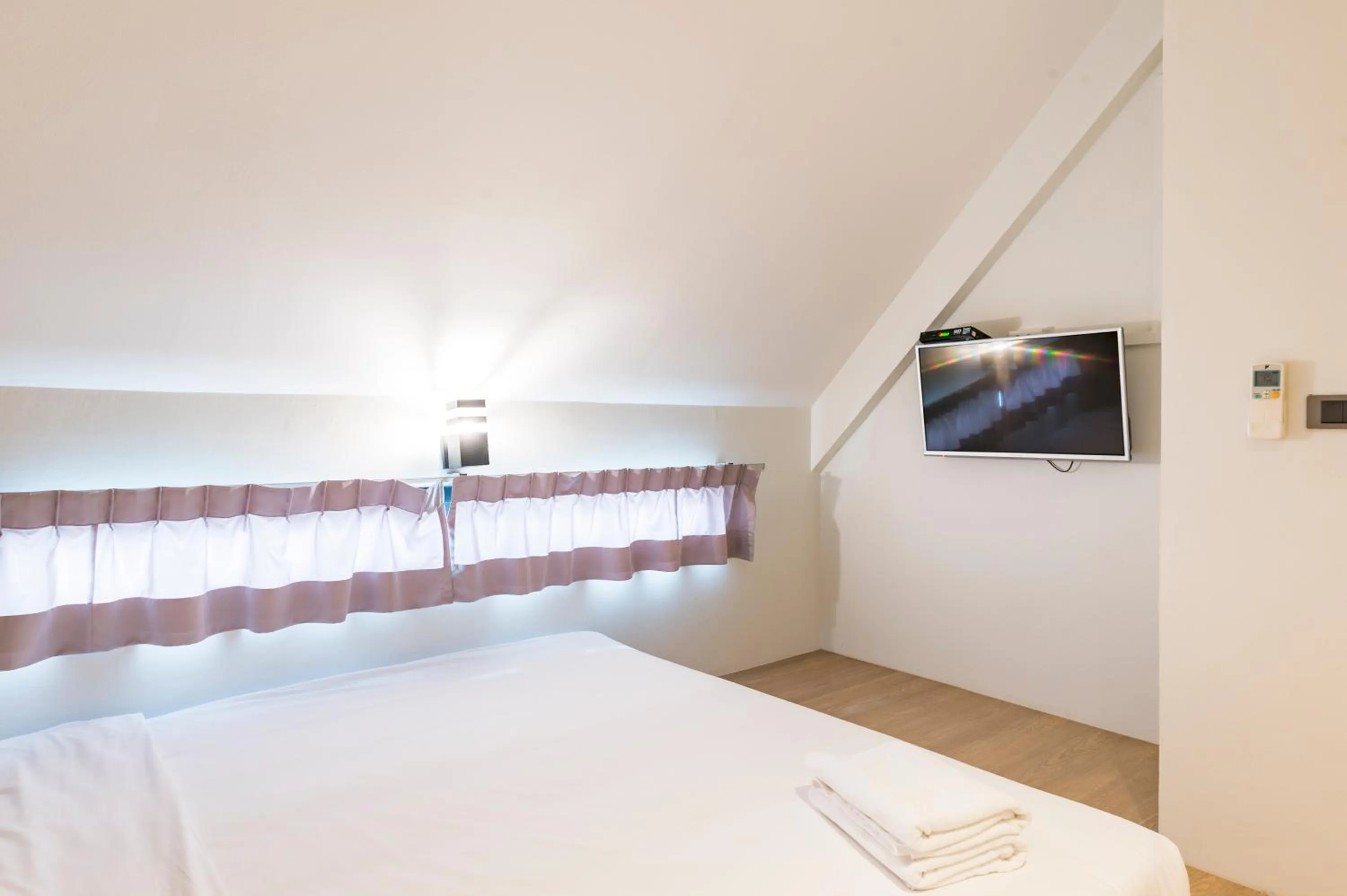 Photo of the whole room, Bed in T Hostel @ Victory Monument