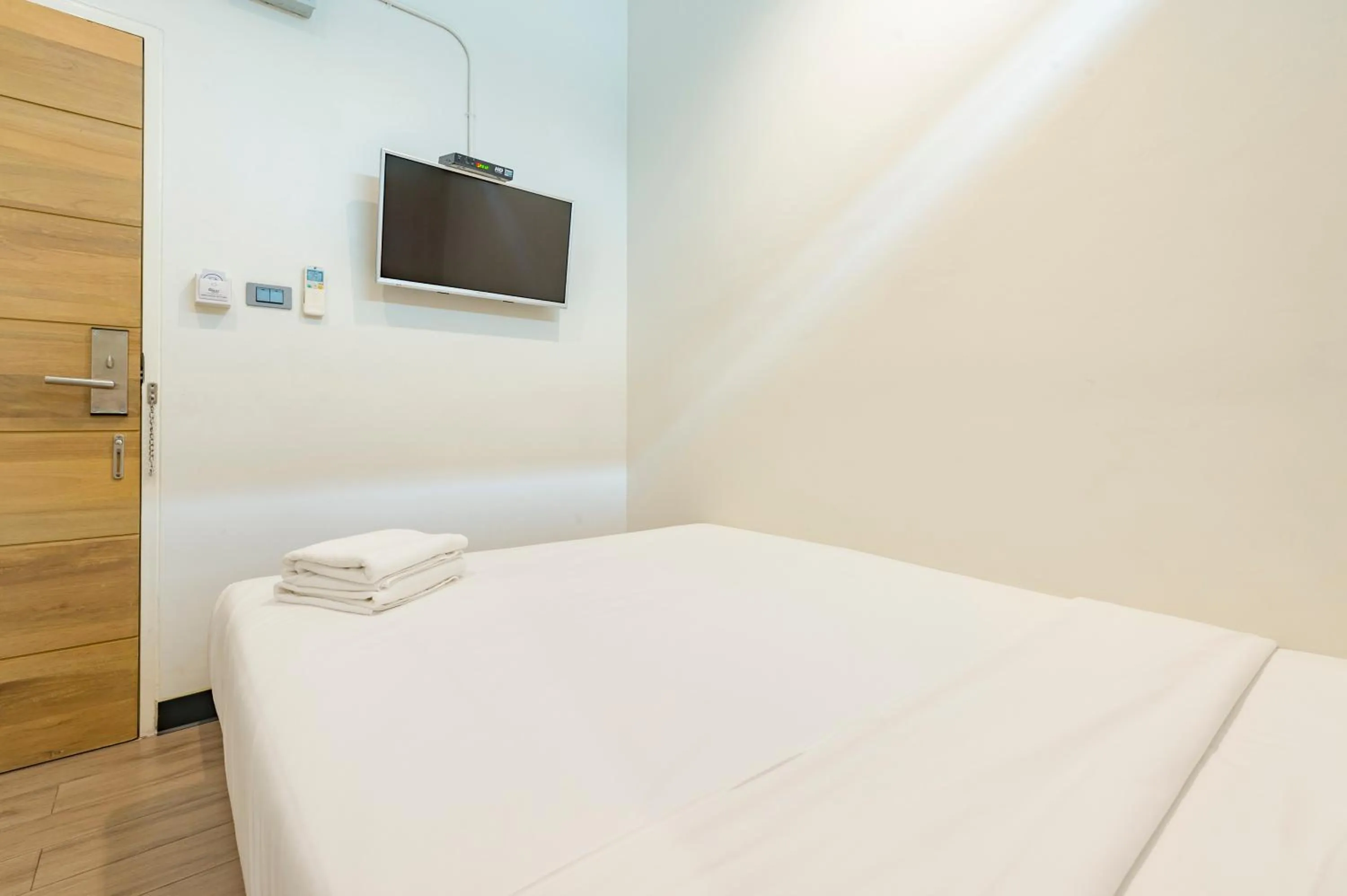 Bedroom, Bed in T Hostel @ Victory Monument