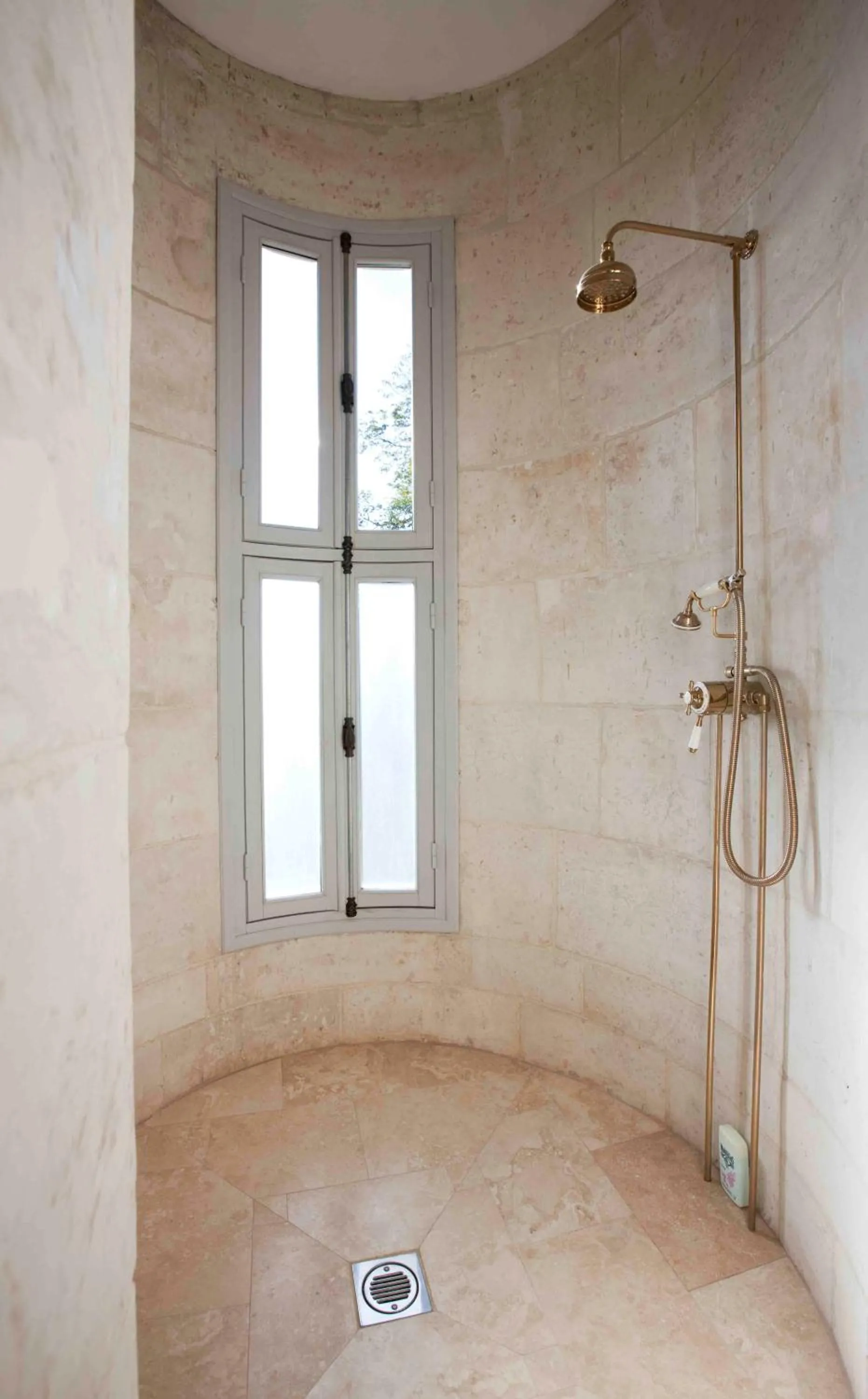 Shower in Chateau De La Goujonnerie