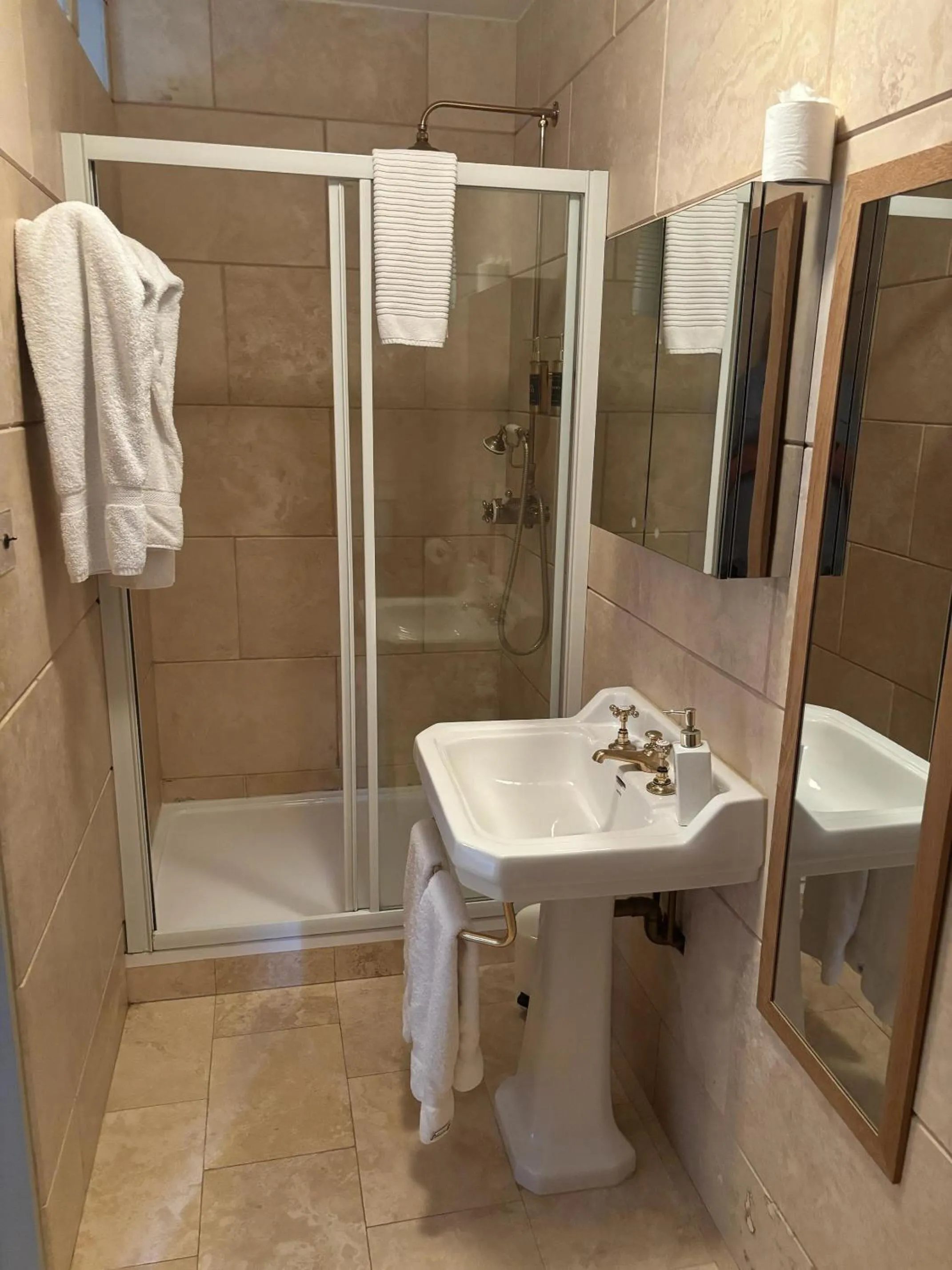 Shower in Chateau De La Goujonnerie