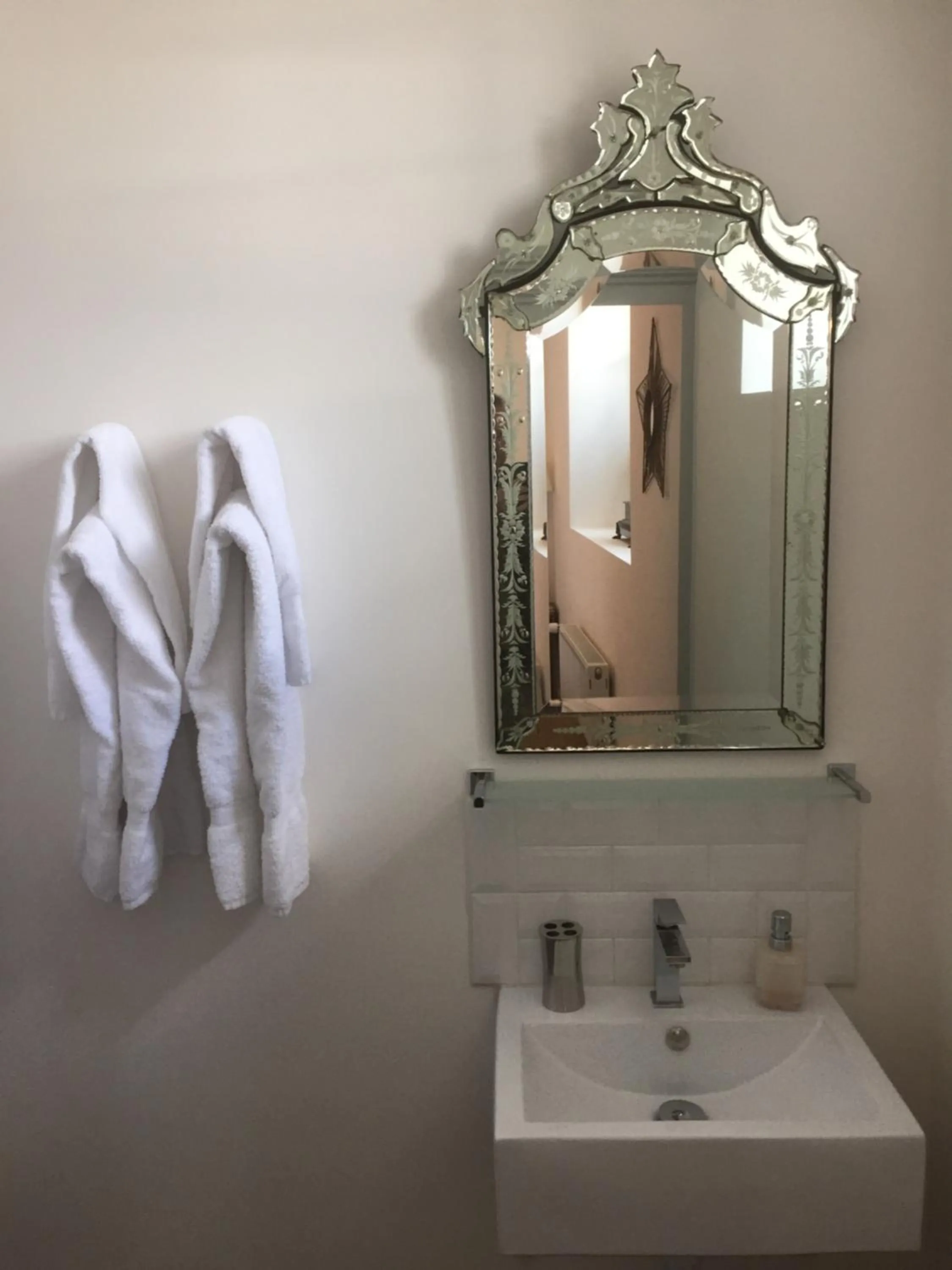 Shower in Chateau De La Goujonnerie