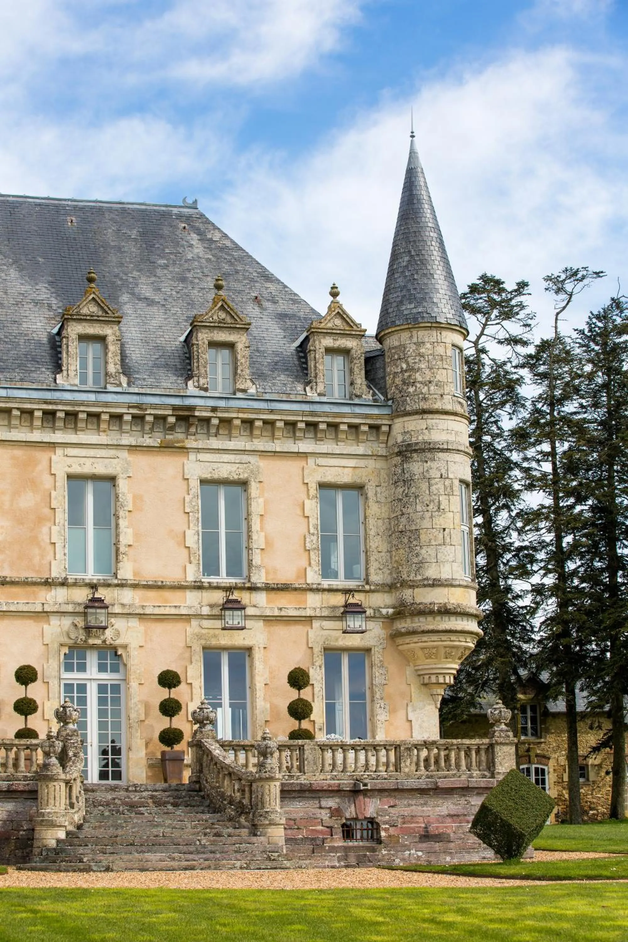 Property building in Chateau De La Goujonnerie