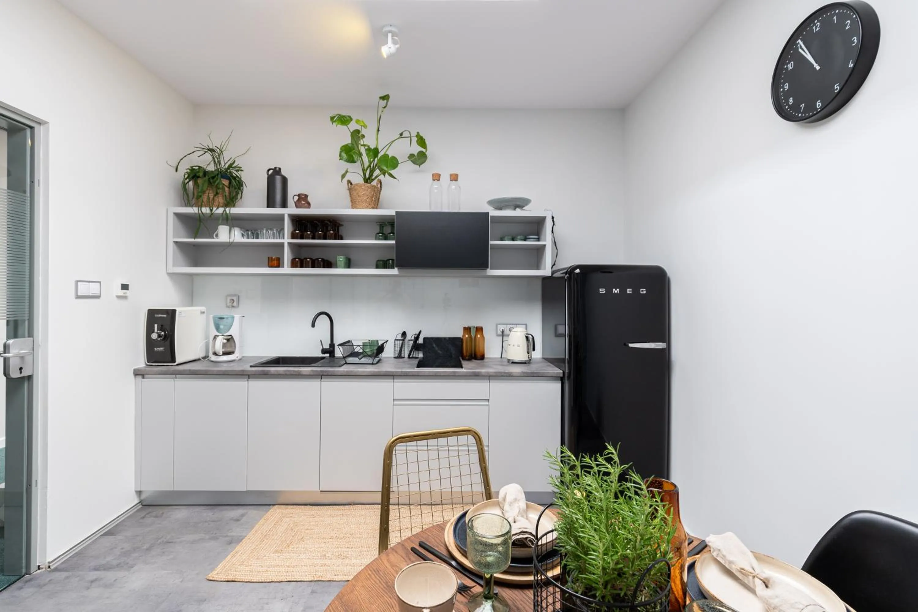 Communal kitchen in Boutique Hotel RABBIT HOLE