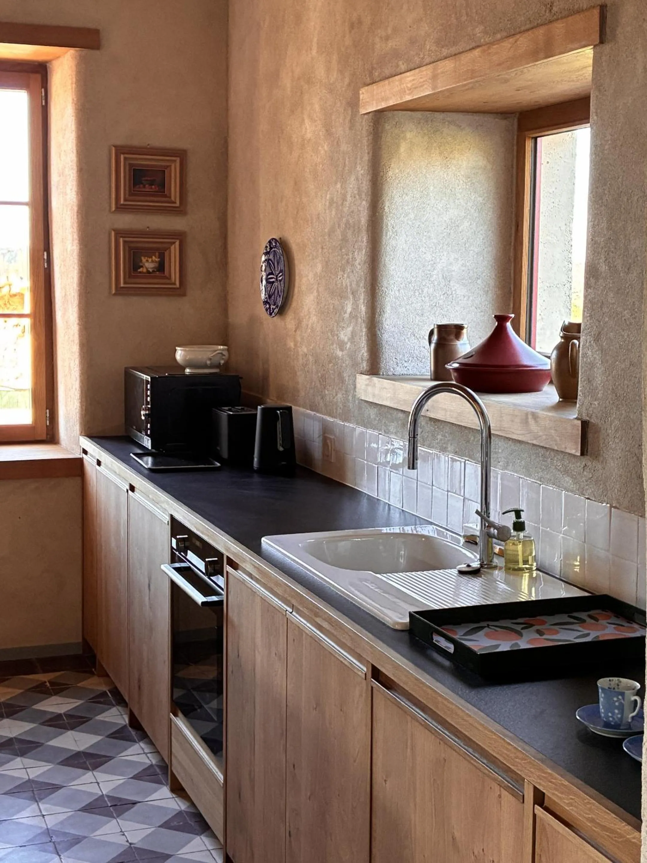 Kitchen or kitchenette in Maison d'hôtes "Les Tillets"