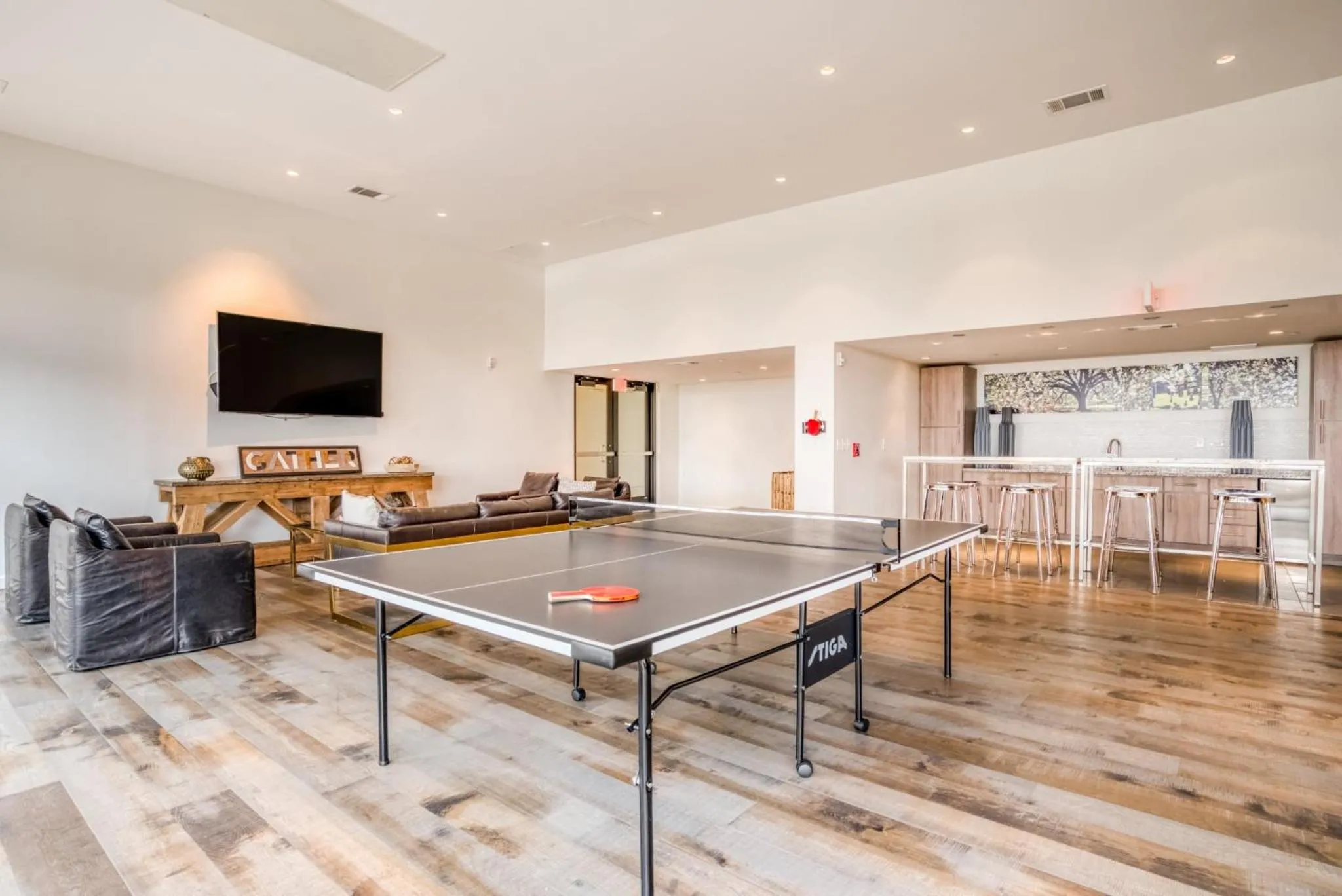 Communal lounge/ TV room in Lodgeur Midtown, Houston - close to Downtown & Texas Medical Center