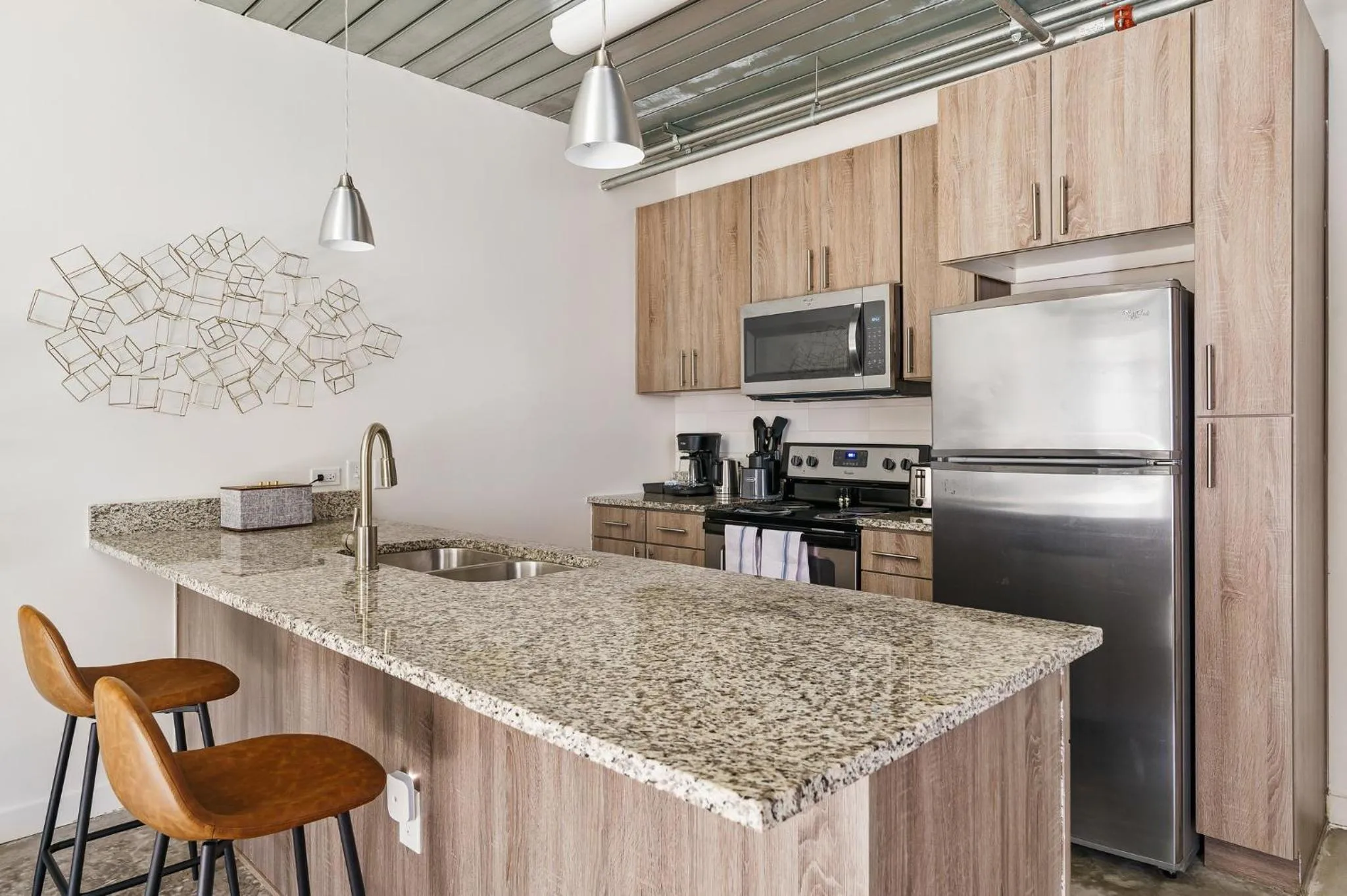 Kitchen or kitchenette in Lodgeur Midtown, Houston - close to Downtown & Texas Medical Center
