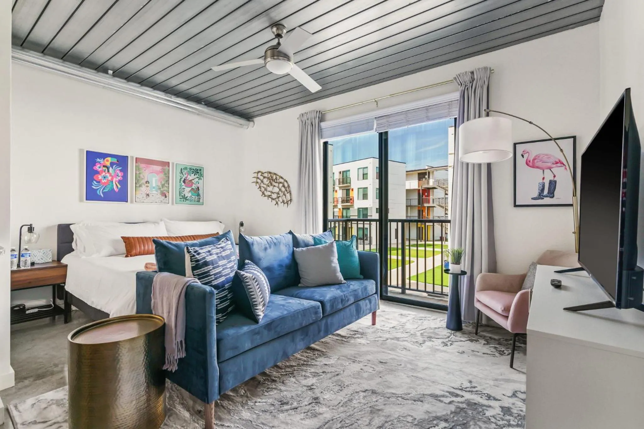 Bed in Lodgeur Midtown, Houston - close to Downtown & Texas Medical Center