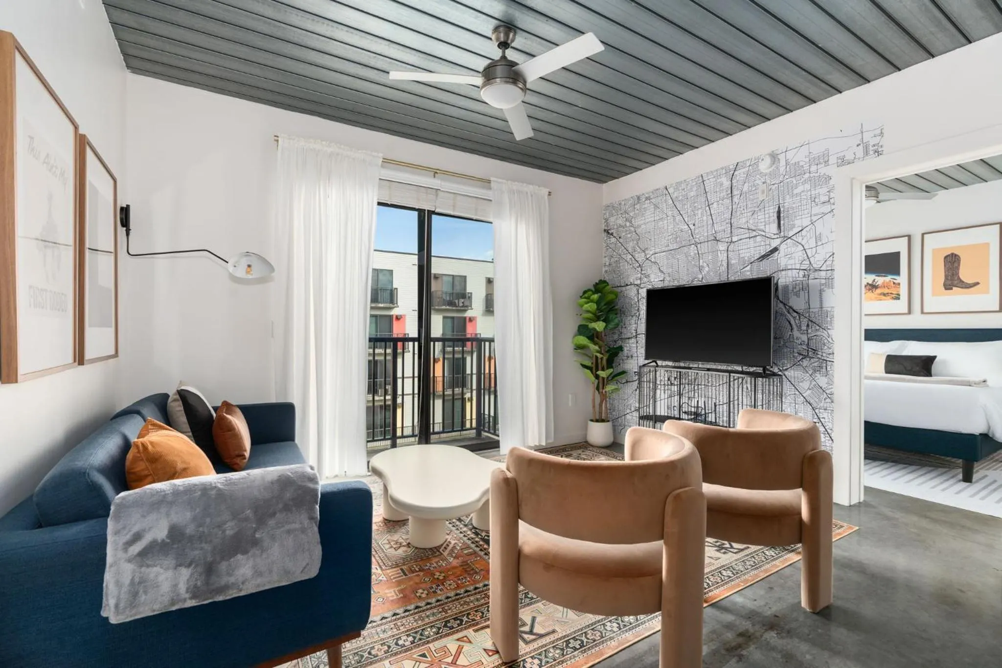 TV and multimedia in Lodgeur Midtown, Houston - close to Downtown & Texas Medical Center
