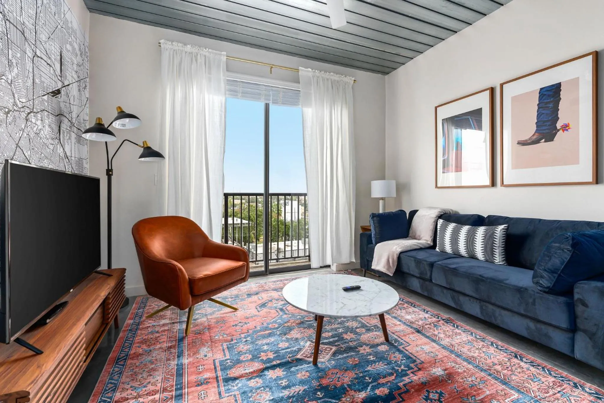 TV and multimedia in Lodgeur Midtown, Houston - close to Downtown & Texas Medical Center