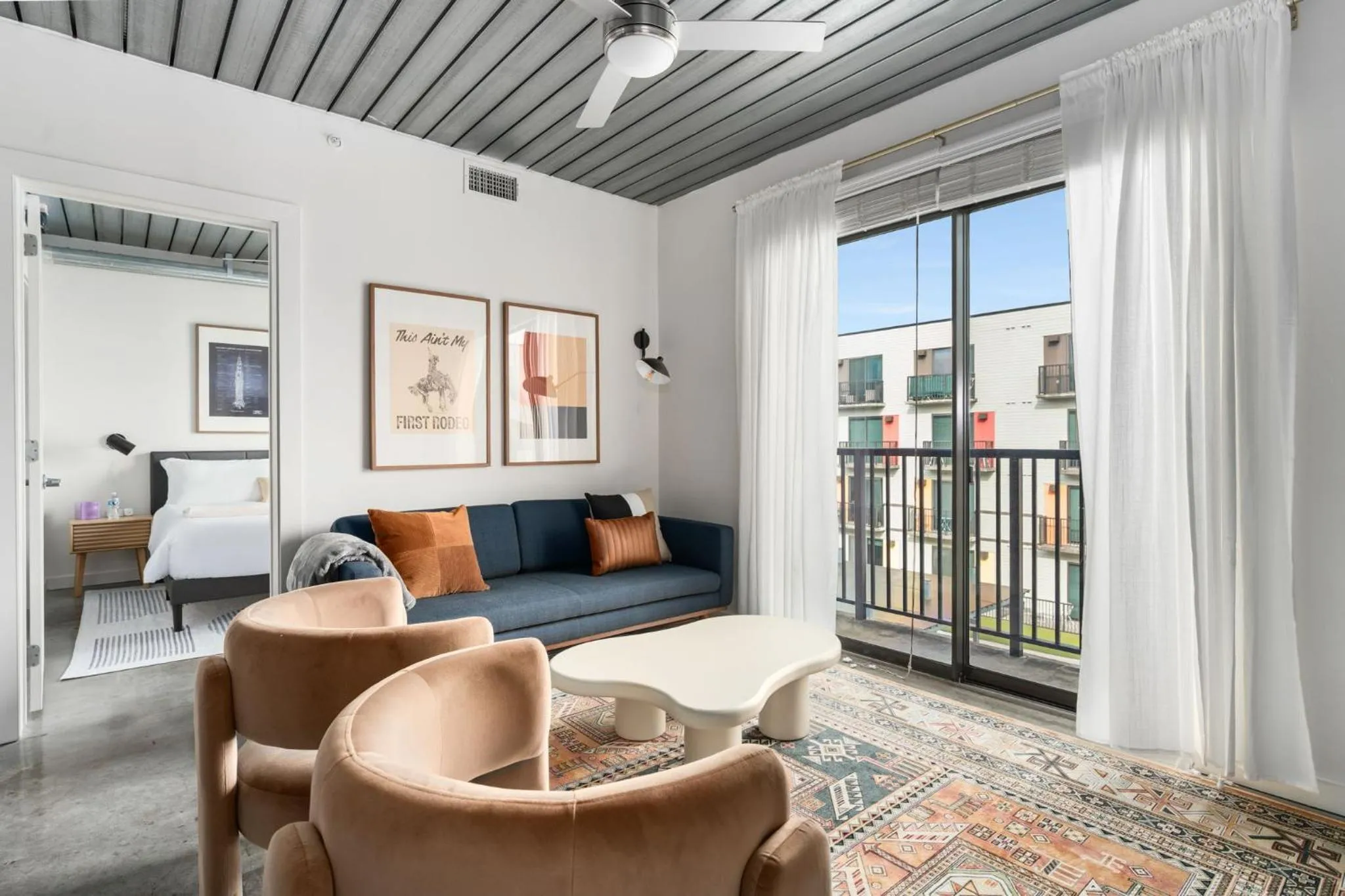 Living room in Lodgeur Midtown, Houston - close to Downtown & Texas Medical Center