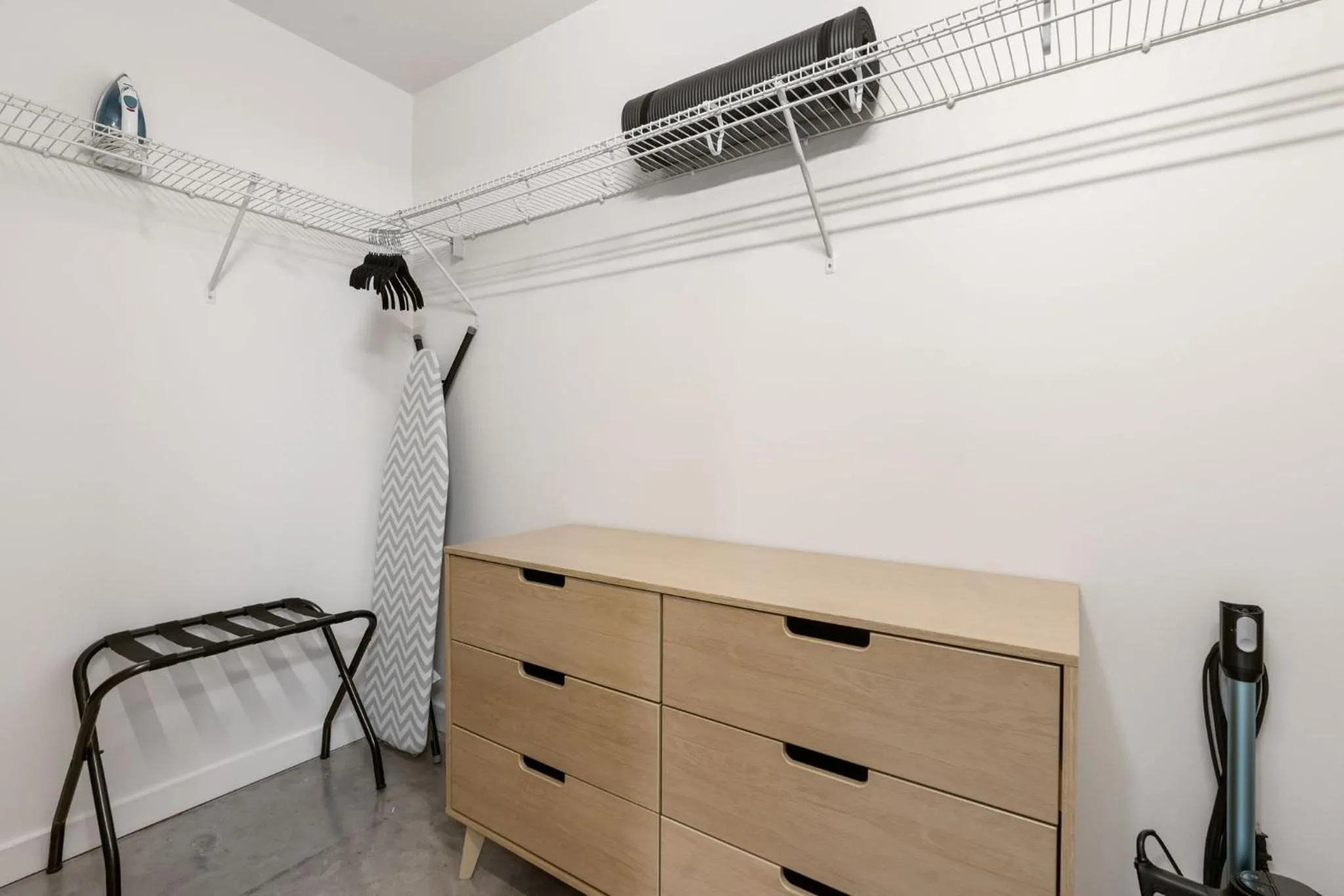 wardrobe in Lodgeur Midtown, Houston - close to Downtown & Texas Medical Center