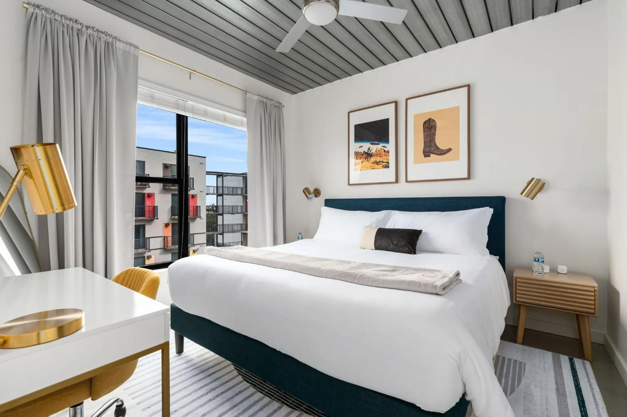 Bed in Lodgeur Midtown, Houston - close to Downtown & Texas Medical Center