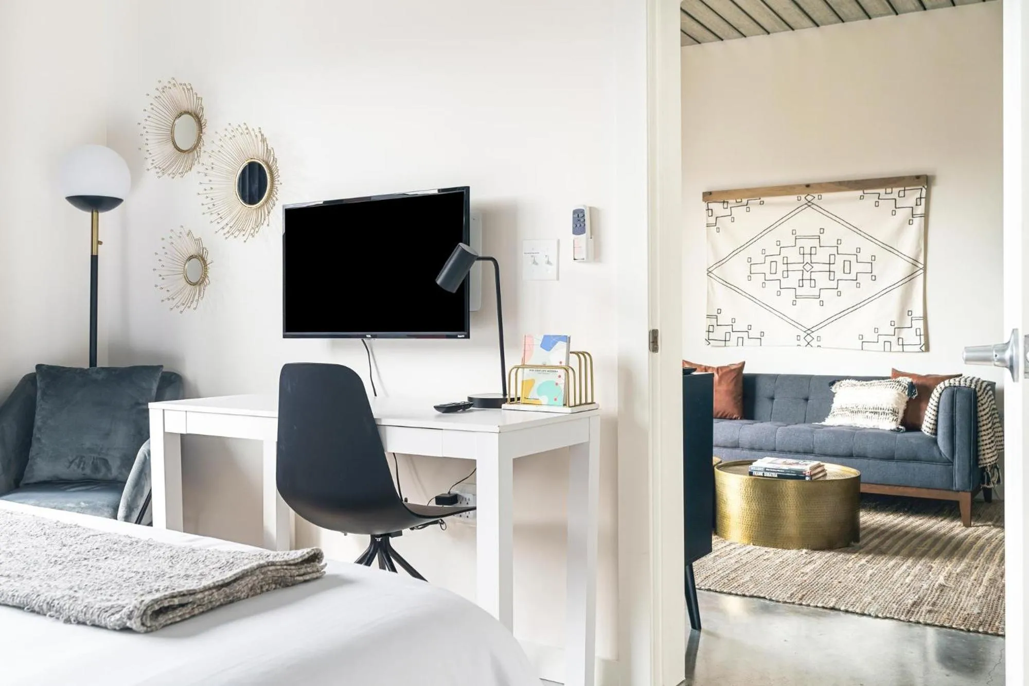 TV and multimedia in Lodgeur Midtown, Houston - close to Downtown & Texas Medical Center
