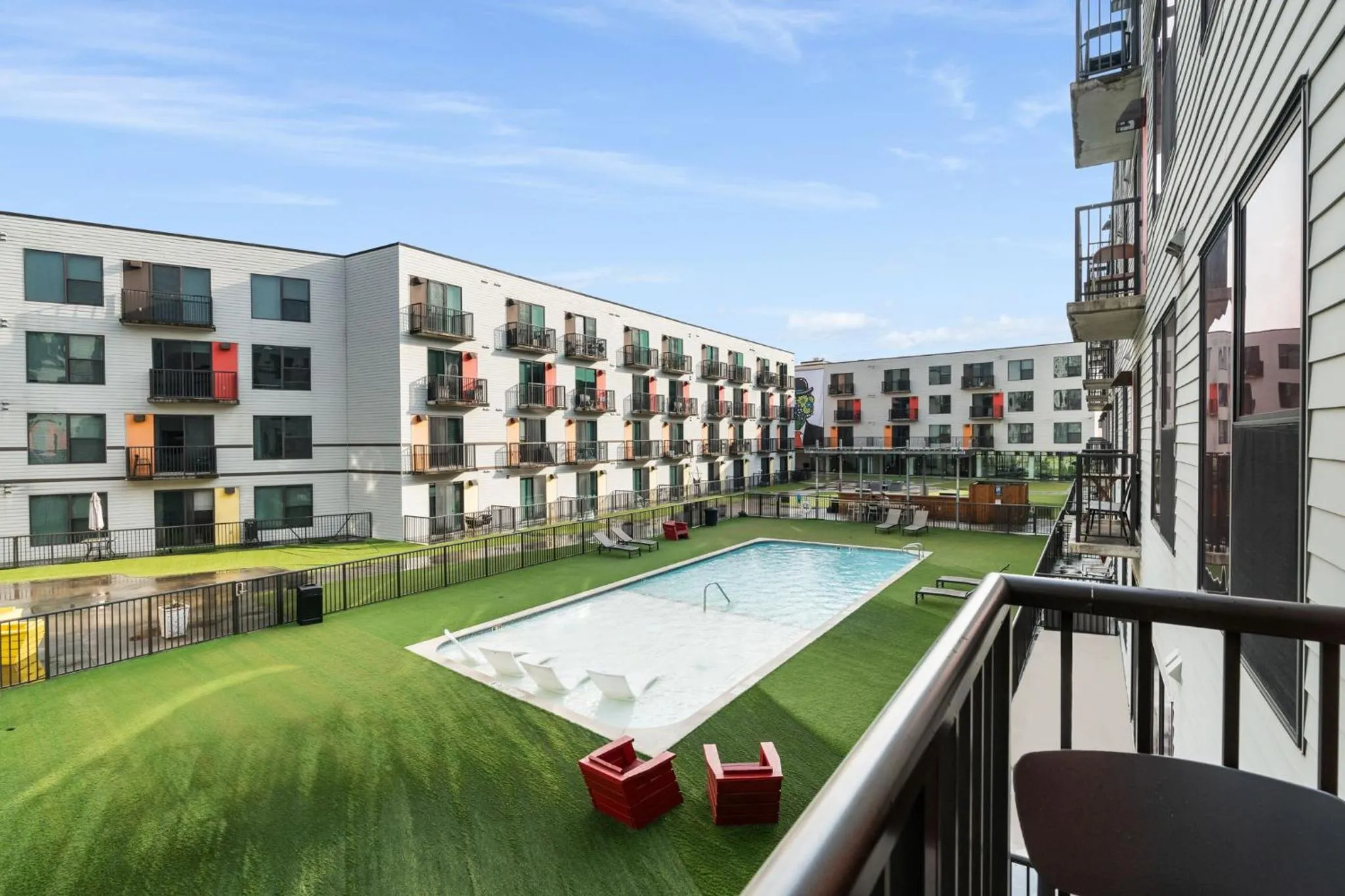 Pool view in Lodgeur Midtown, Houston - close to Downtown & Texas Medical Center