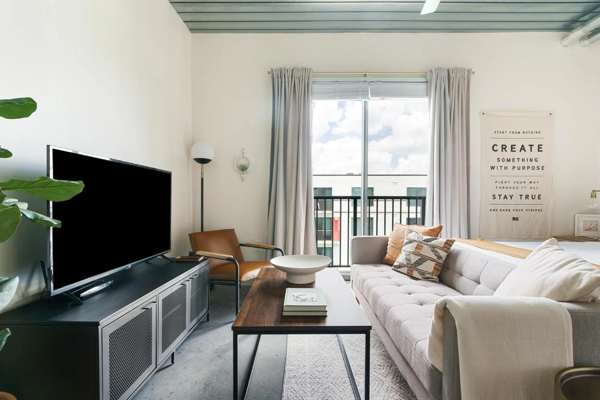 TV and multimedia in Lodgeur Midtown, Houston - close to Downtown & Texas Medical Center