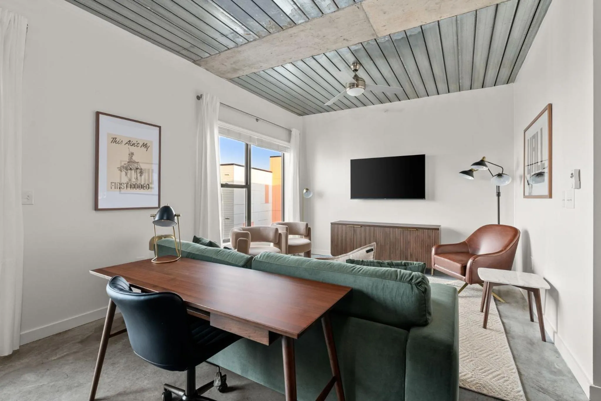 TV and multimedia in Lodgeur Midtown, Houston - close to Downtown & Texas Medical Center