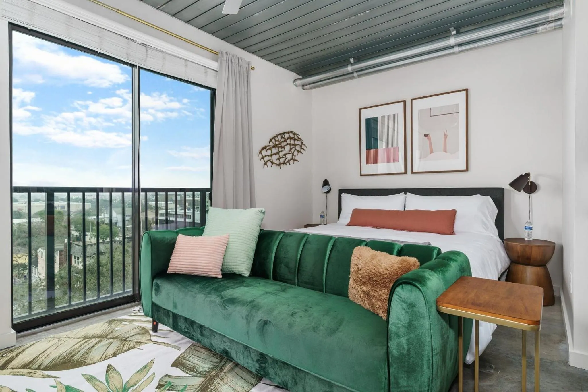 Bed in Lodgeur Midtown, Houston - close to Downtown & Texas Medical Center