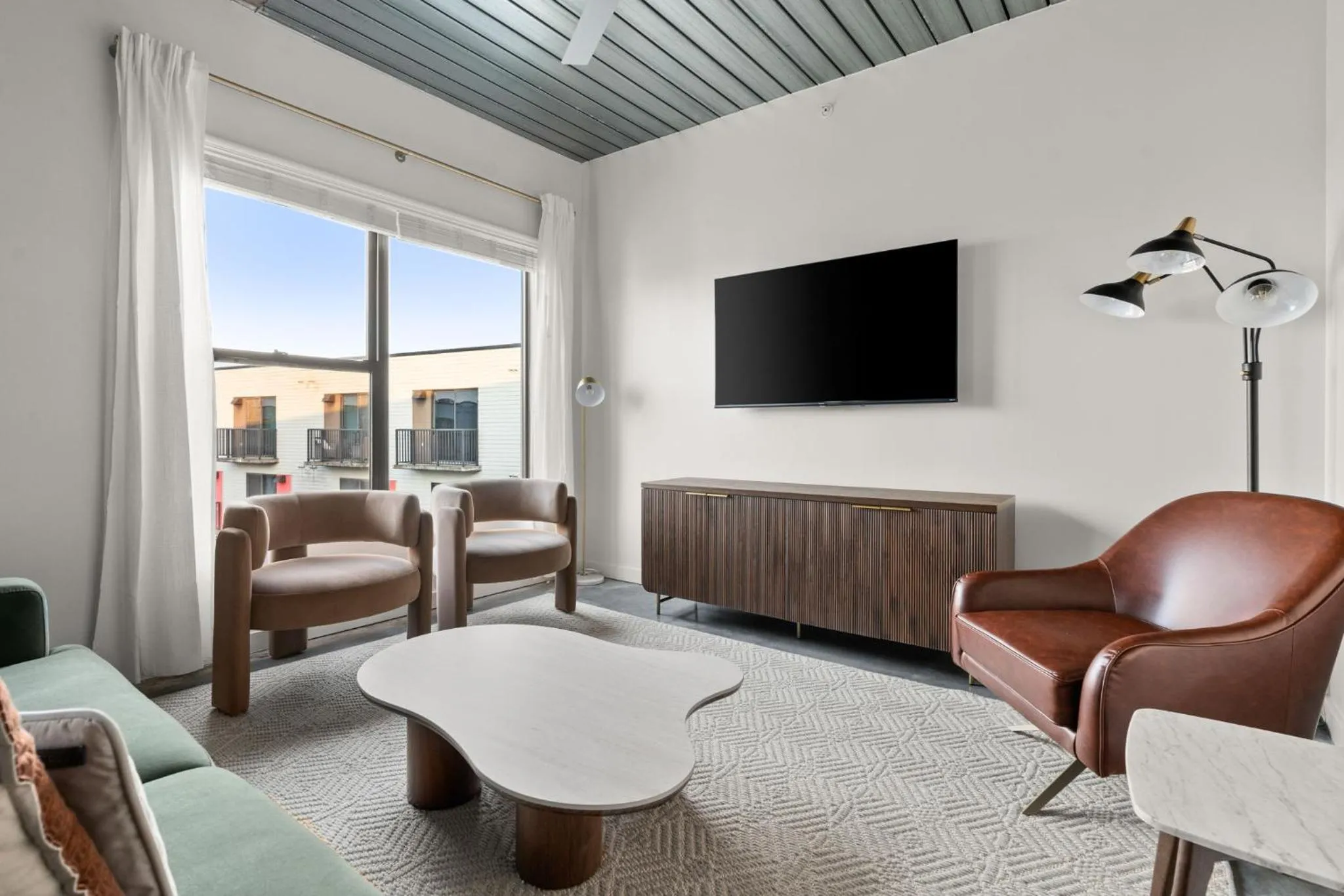 TV and multimedia in Lodgeur Midtown, Houston - close to Downtown & Texas Medical Center