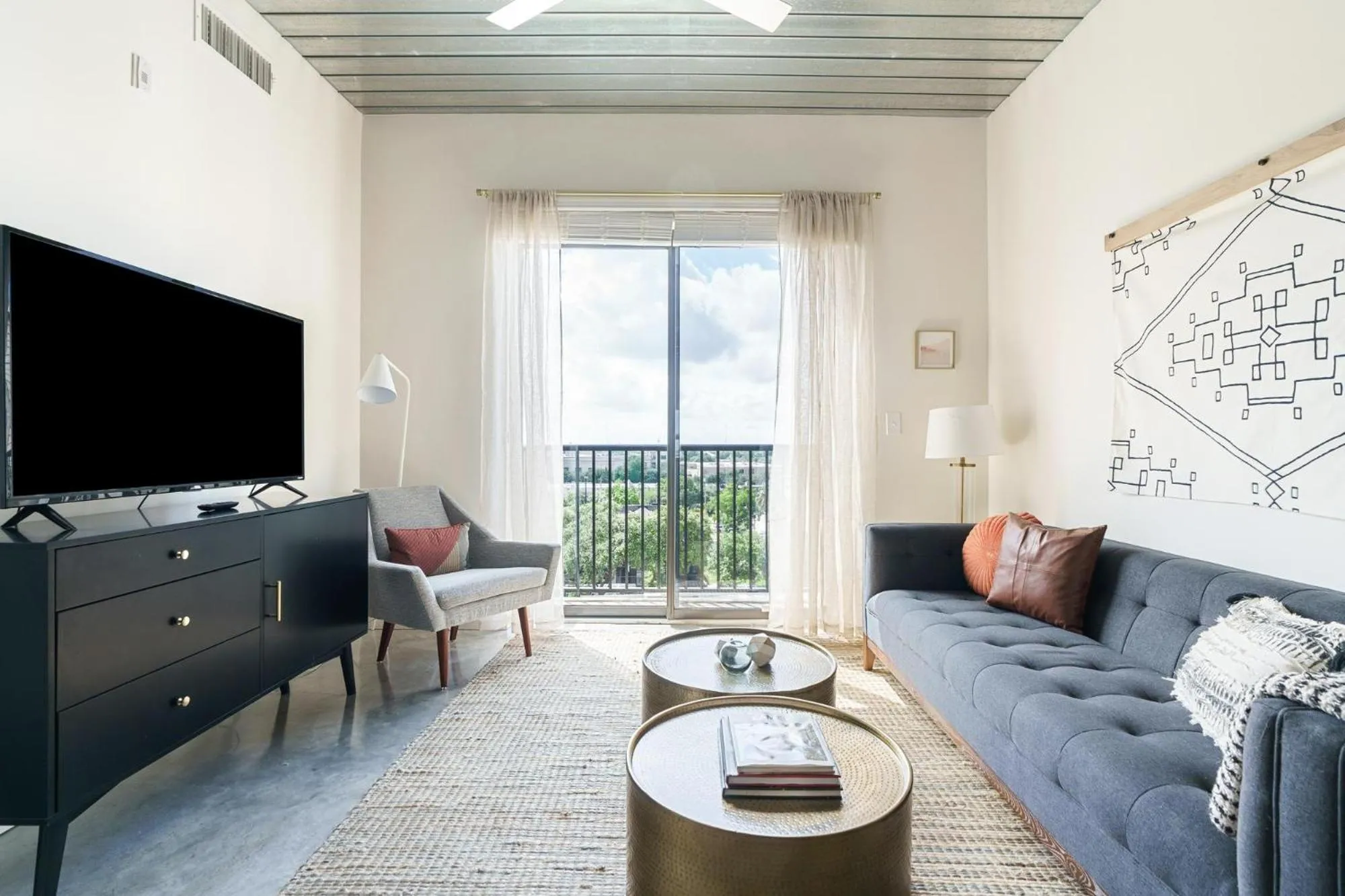 TV and multimedia in Lodgeur Midtown, Houston - close to Downtown & Texas Medical Center