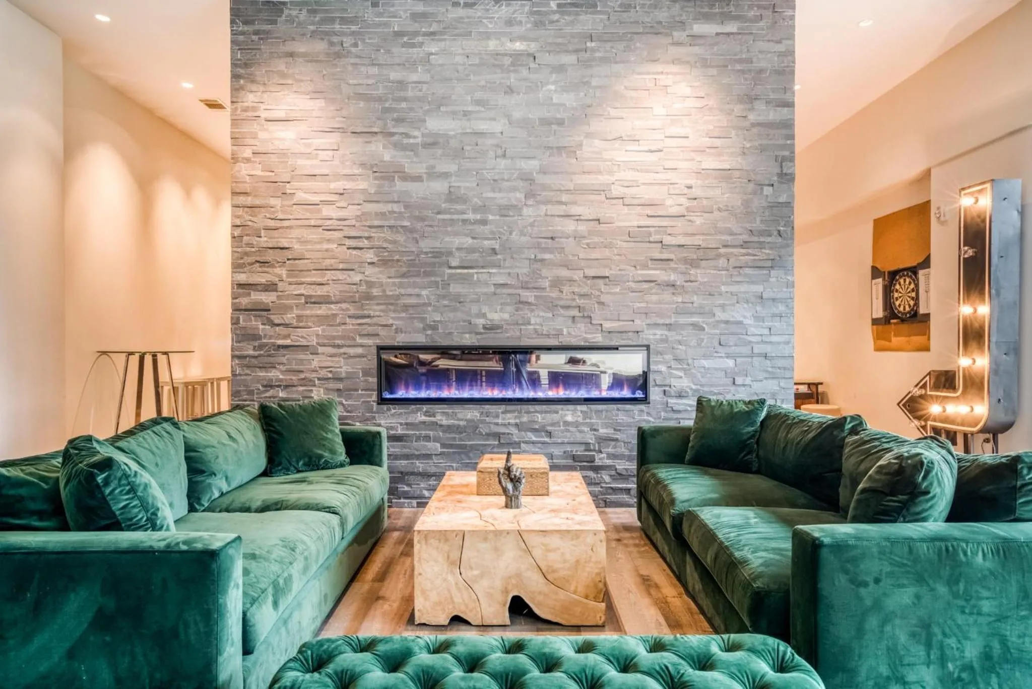 Communal lounge/ TV room in Lodgeur Midtown, Houston - close to Downtown & Texas Medical Center