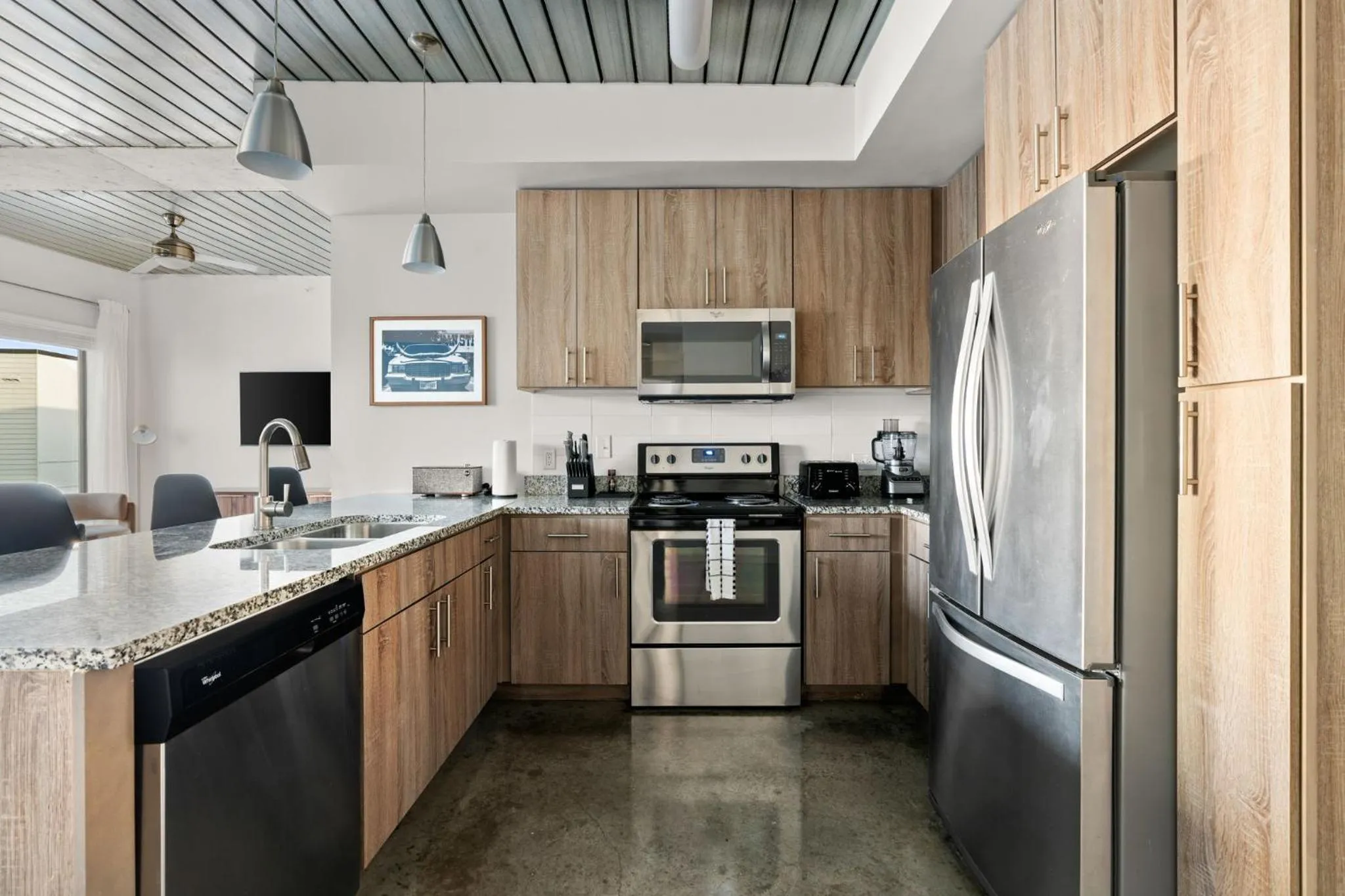 Kitchen or kitchenette in Lodgeur Midtown, Houston - close to Downtown & Texas Medical Center