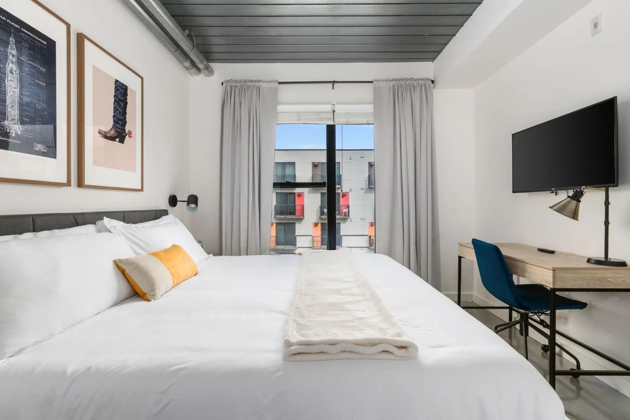 Bed in Lodgeur Midtown, Houston - close to Downtown & Texas Medical Center