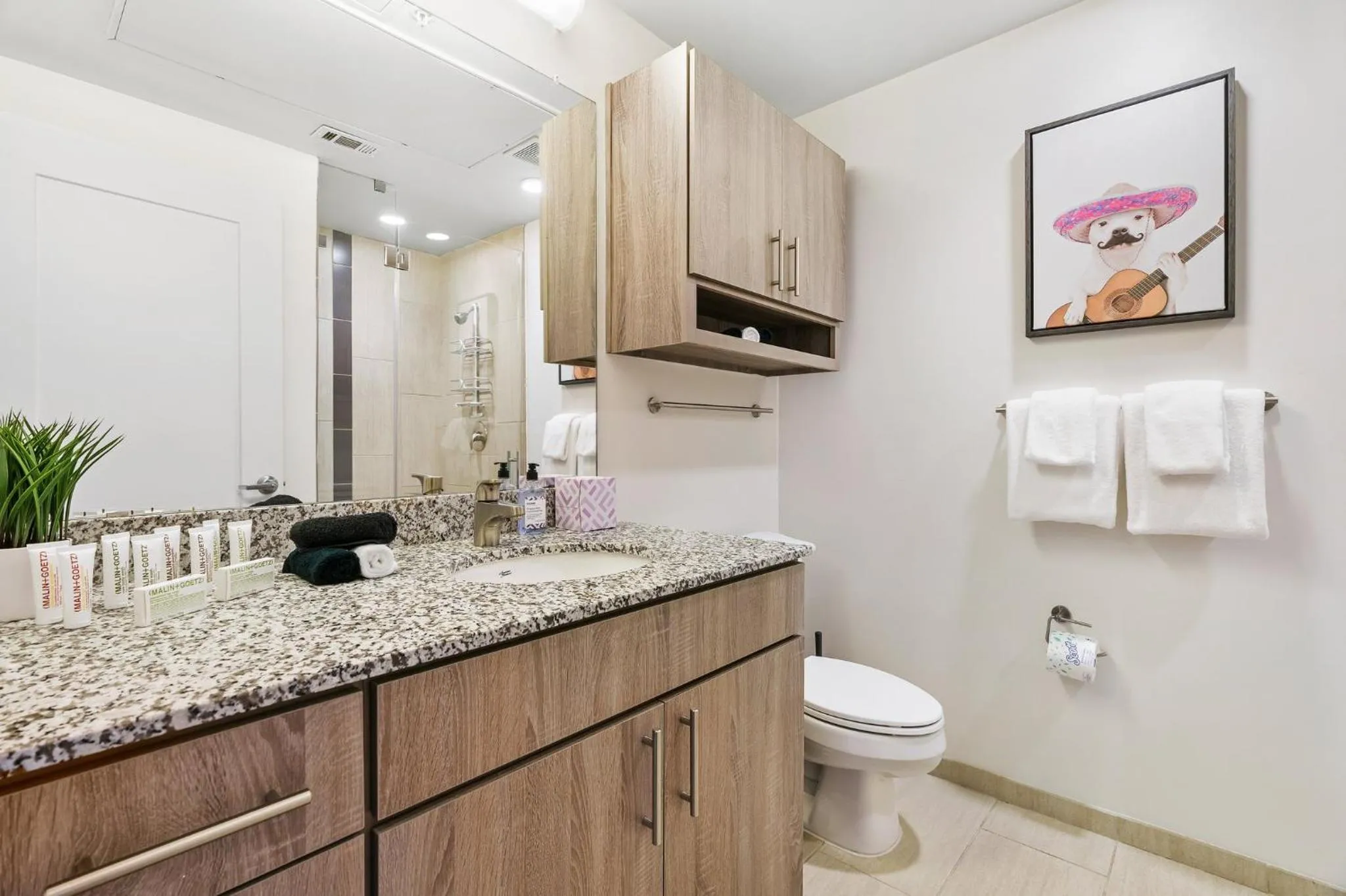 Toilet in Lodgeur Midtown, Houston - close to Downtown & Texas Medical Center