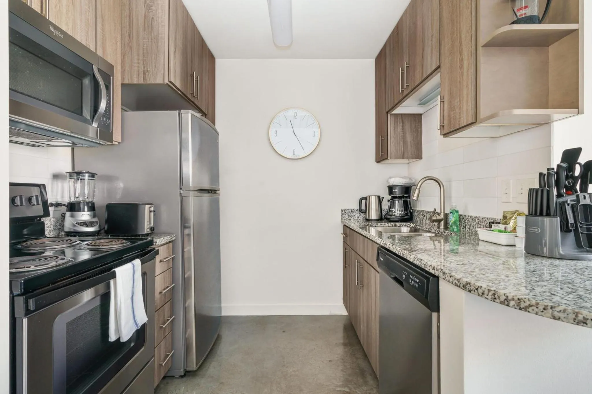 kitchen in Lodgeur Midtown, Houston - close to Downtown & Texas Medical Center