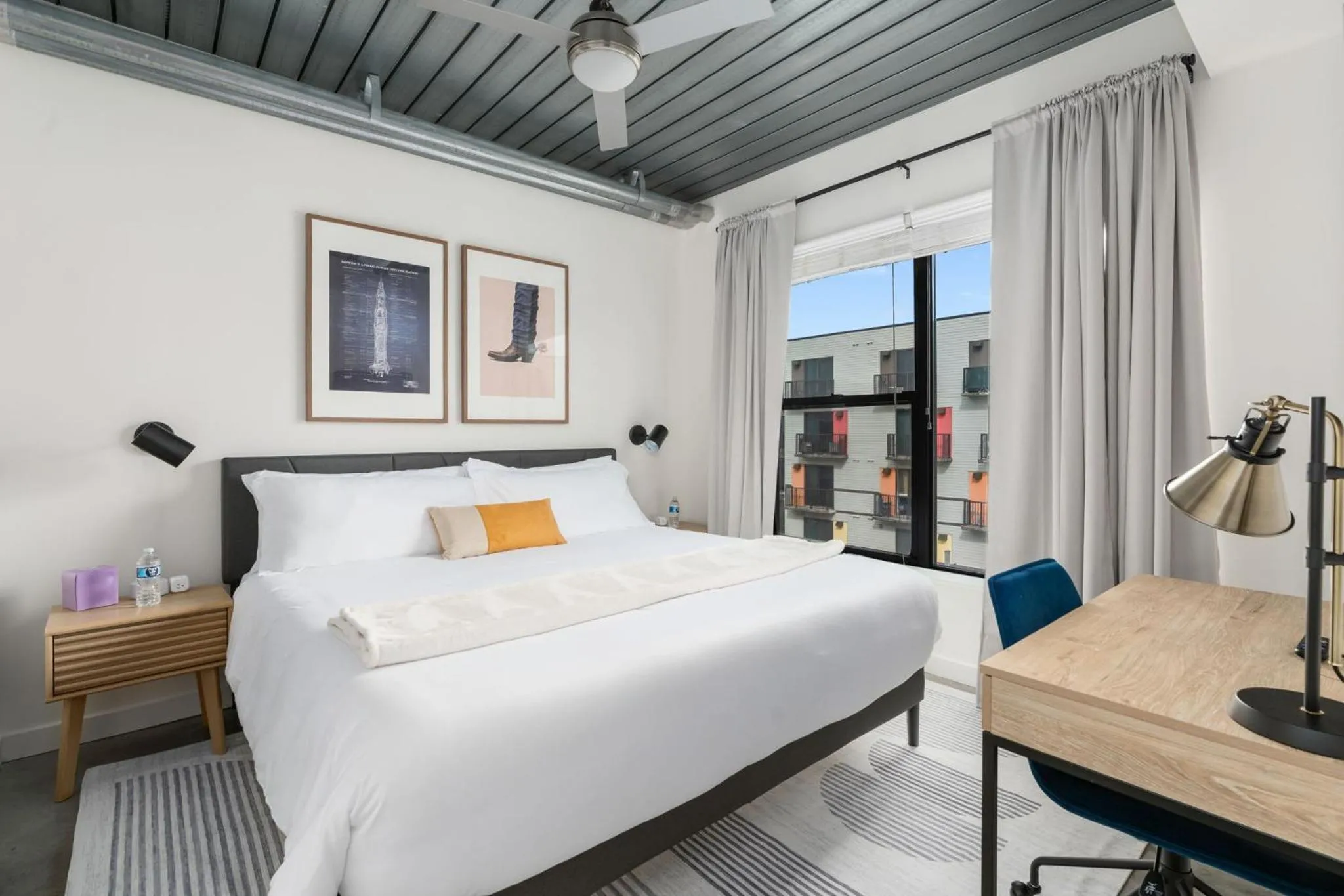 Bed in Lodgeur Midtown, Houston - close to Downtown & Texas Medical Center