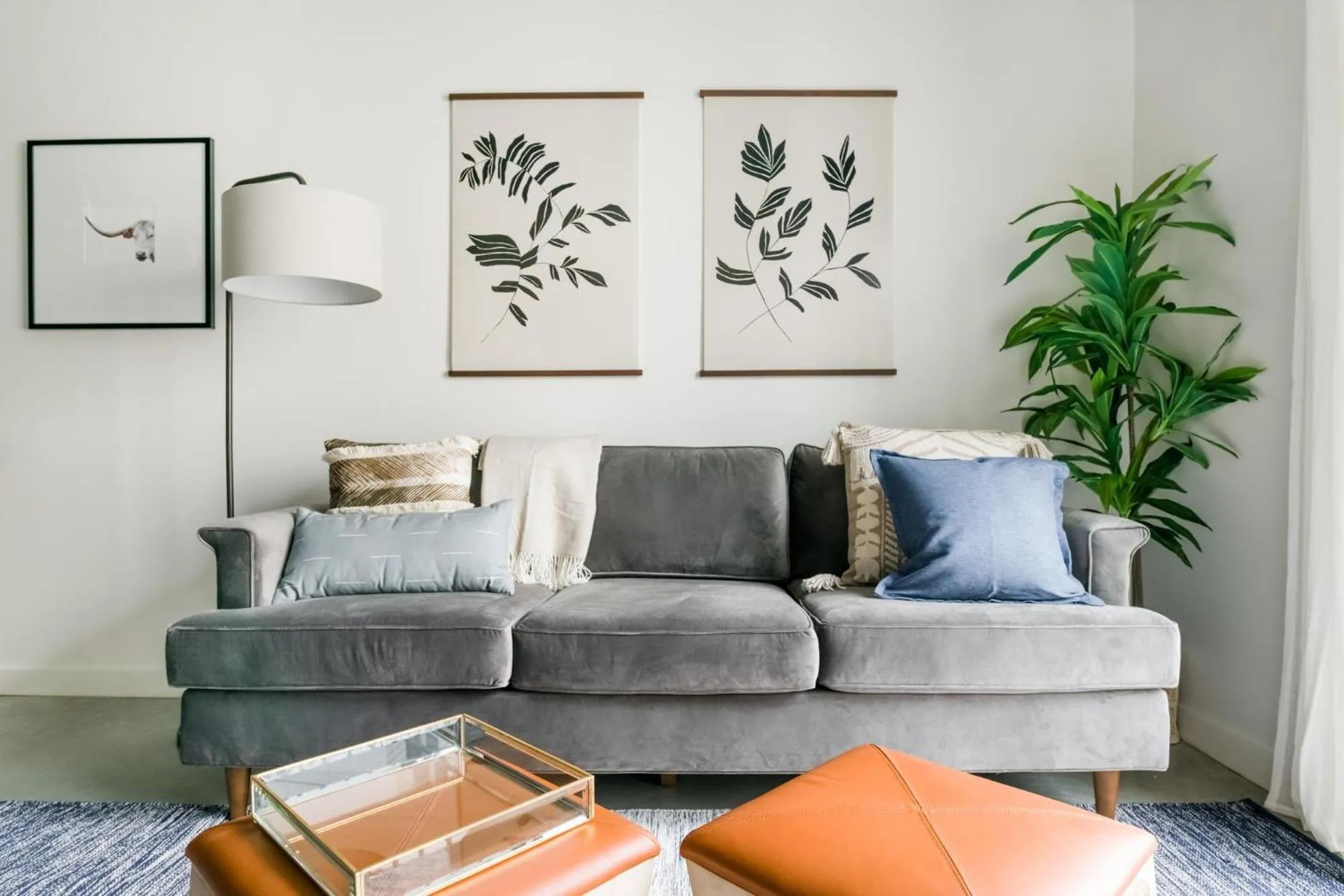 Living room in Lodgeur Midtown, Houston - close to Downtown & Texas Medical Center