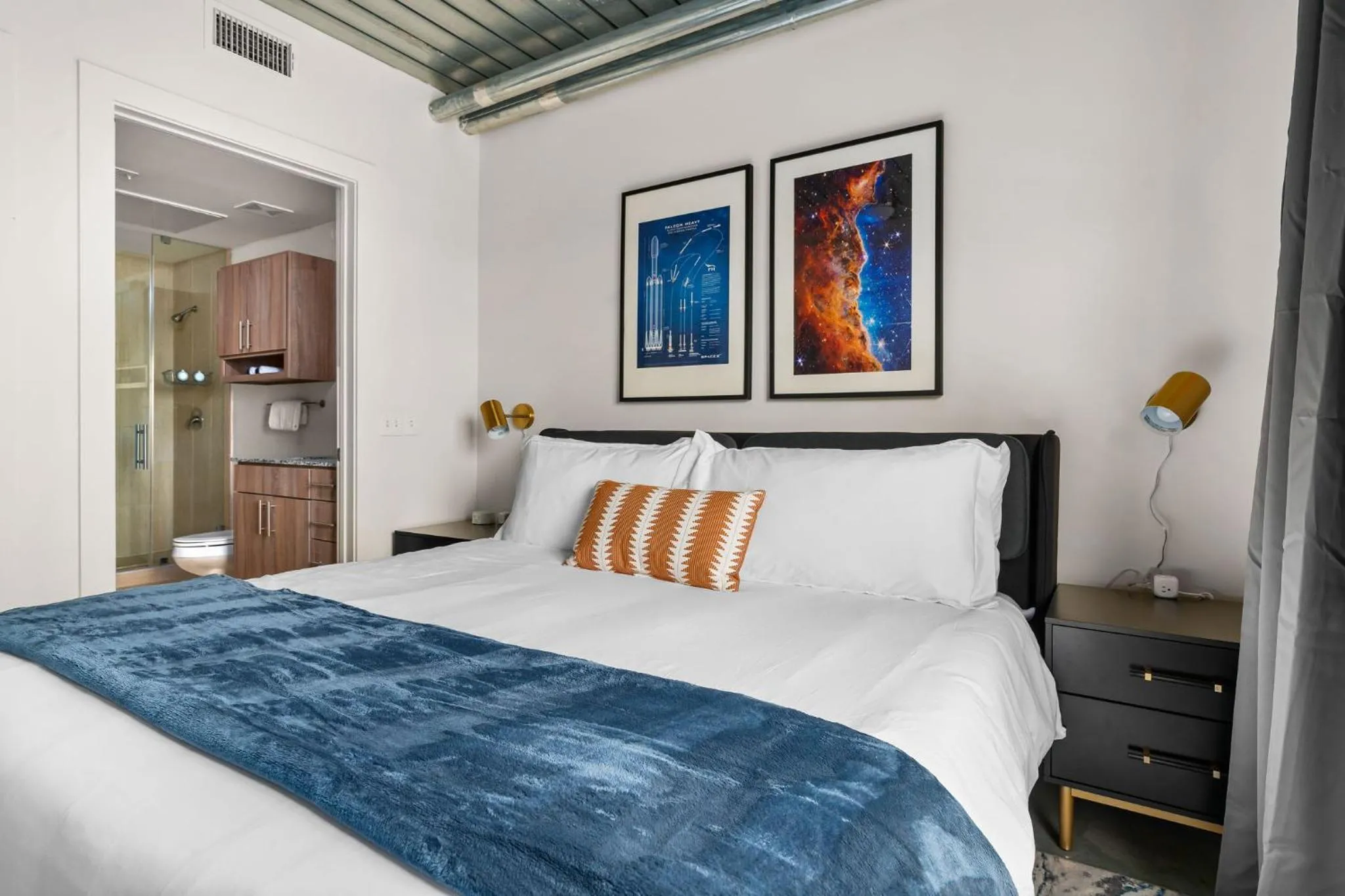 Bed in Lodgeur Midtown, Houston - close to Downtown & Texas Medical Center